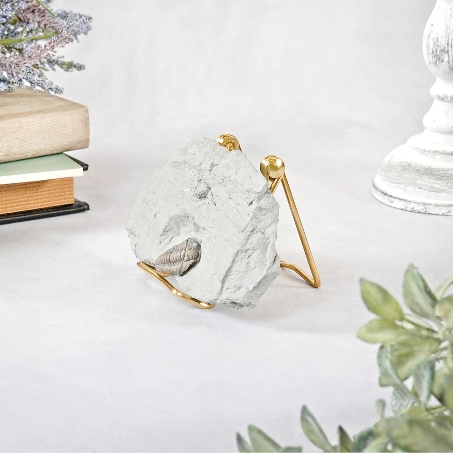 Bard's Folding Gold-toned Wire Easel Stand, 3" H x 2.75" W x 3" D