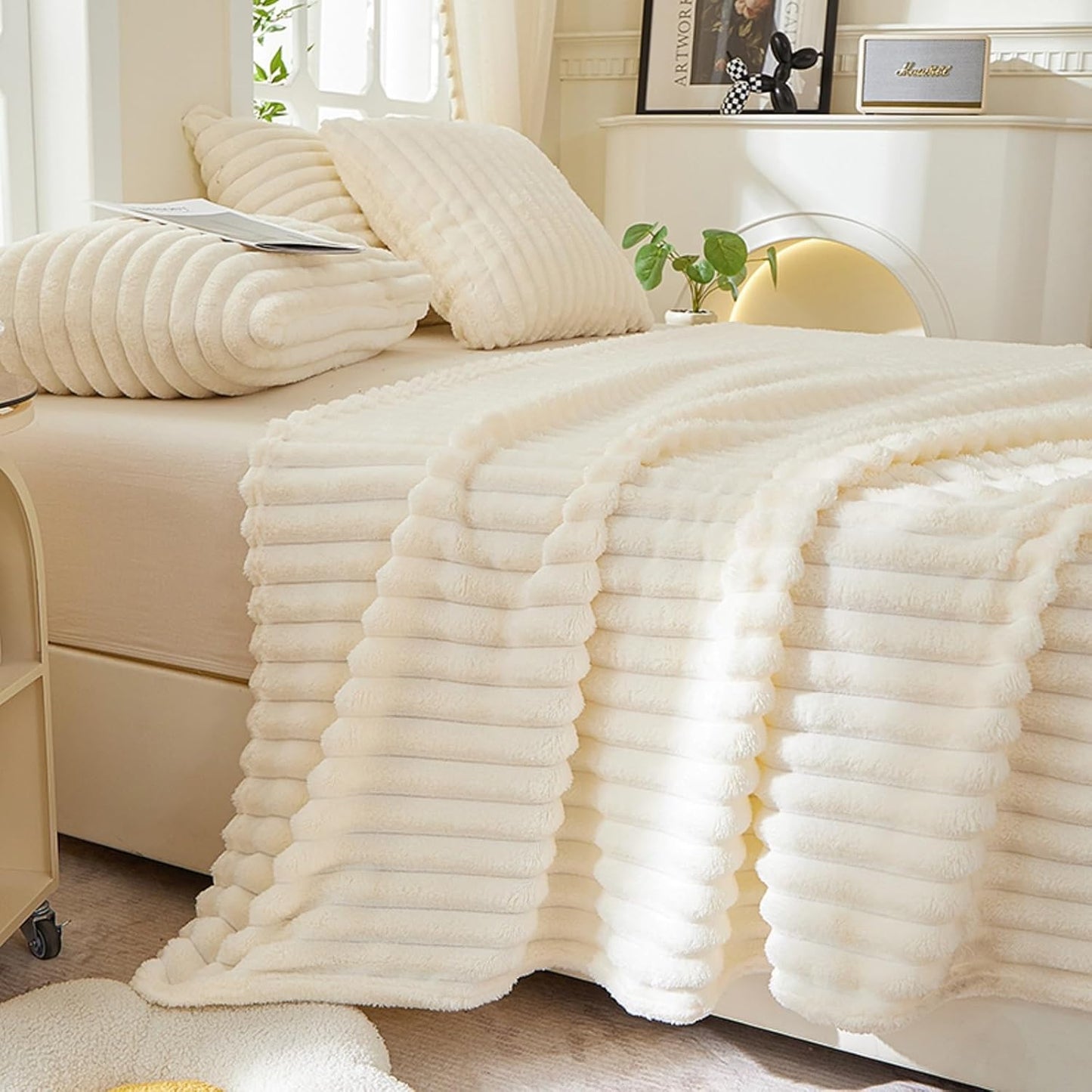 Plush 3D Stripe Fleece Throw Blanket for Couch, Ultra Soft & Warm All-Season Comfort, Lightweight Cozy Throws for Sofa Bed Dorm, for Women Girls (Off White, Twin（60 * 80in）)