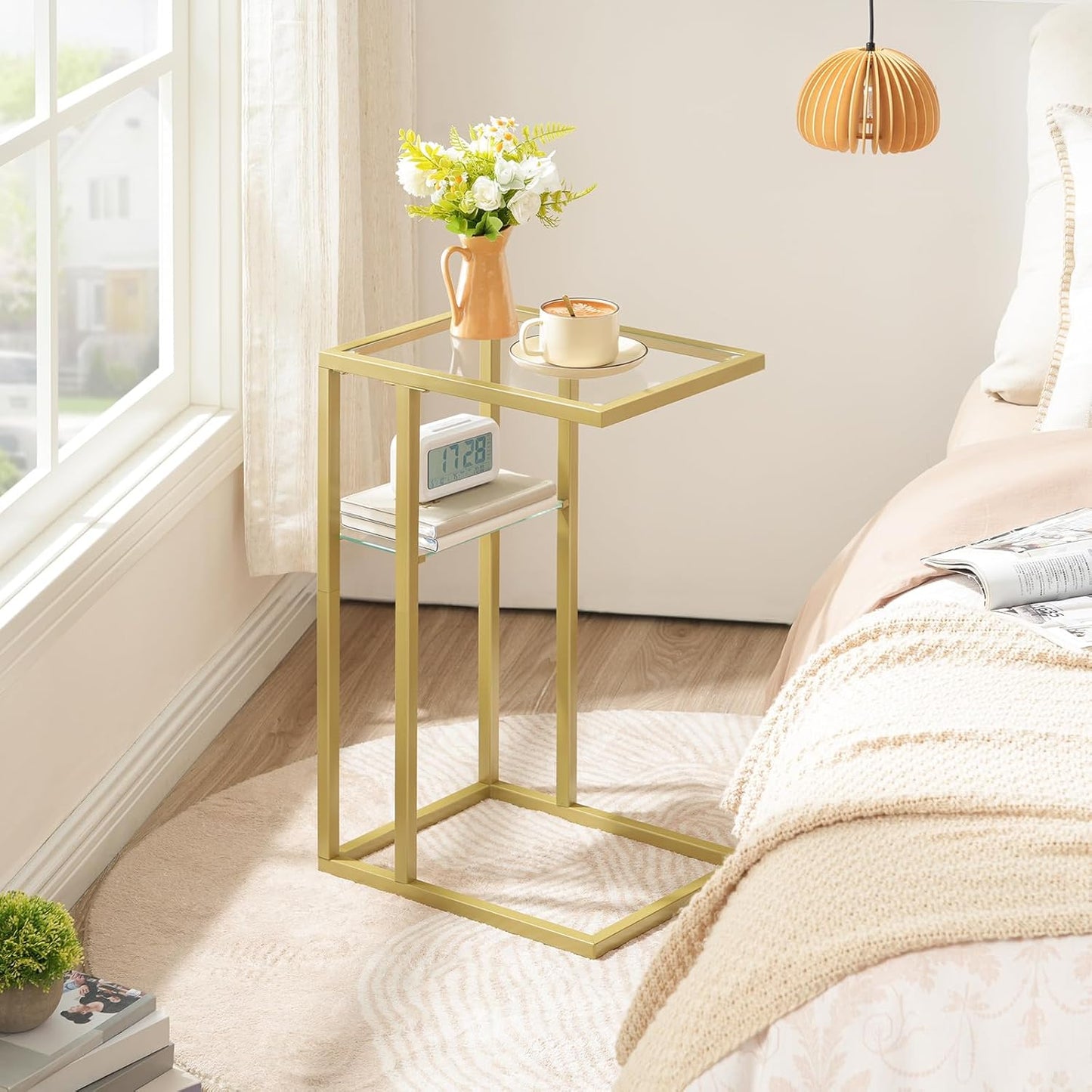 HOOBRO C Shaped End Table, Small Side Table for Couch, Gold Sofa Table with Tempered Glass, Coffee Table, Slide Under Couch, for Living Room, Bedside, Bathroom, Gold GD08SF01