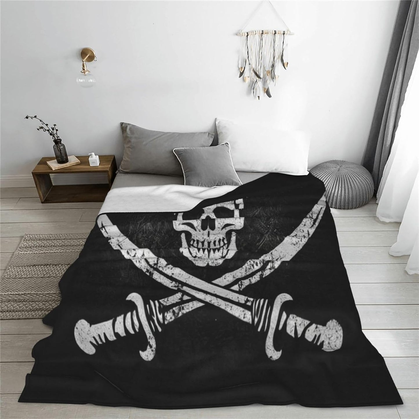 Jolly Roger Pirate Skull Throw Blanket Grunge Skeleton Soft Fleece Blanket Cozy Plush Fuzzy Warm Throw Blankets for Bed Couch Sofa Living Room, 50"x60"