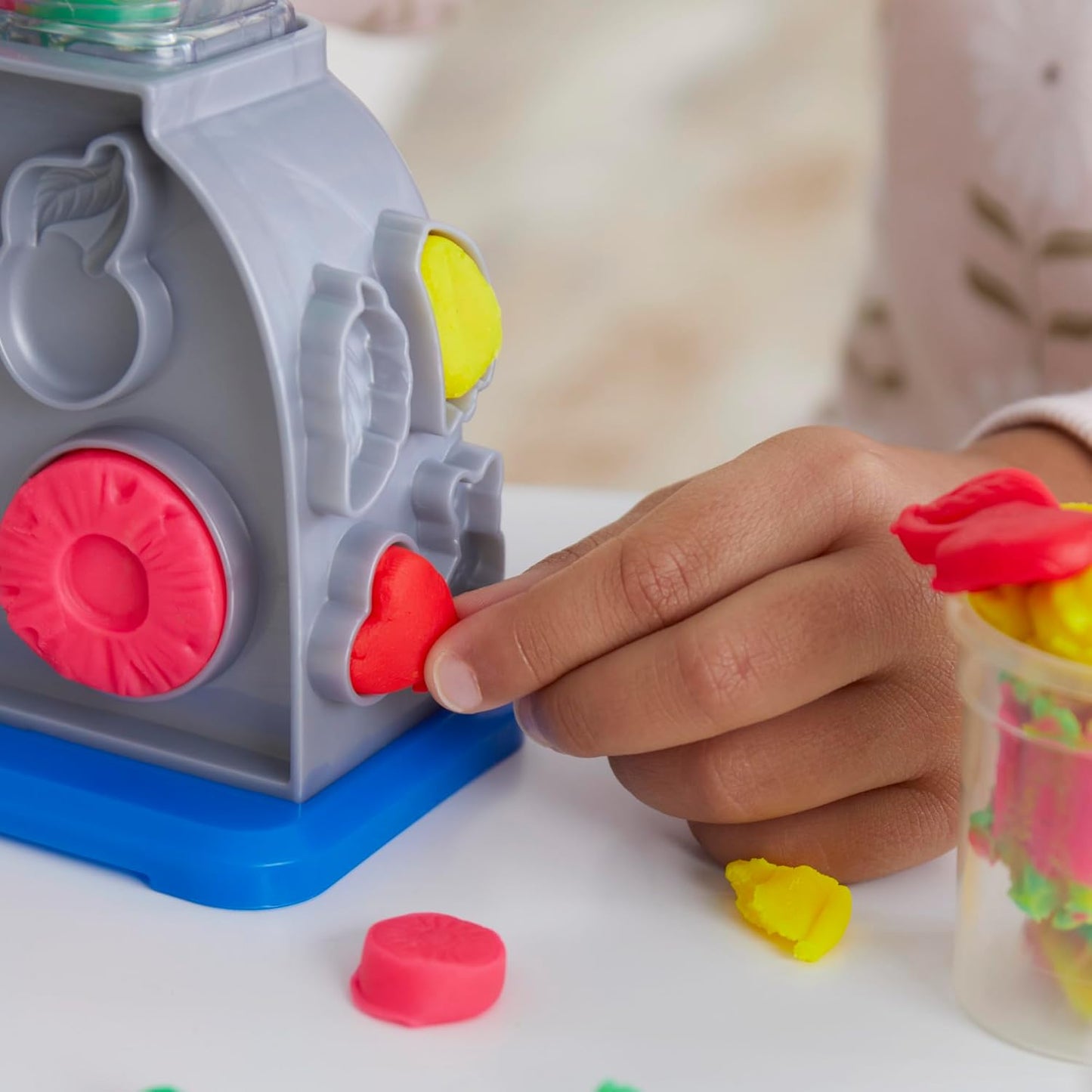 Play Doh Swirlin' Smoothies Toy Blender Playset, Play Kitchen Appliances, Kids Arts and Crafts Toys for 3 Year Old Girls and Boys and Up