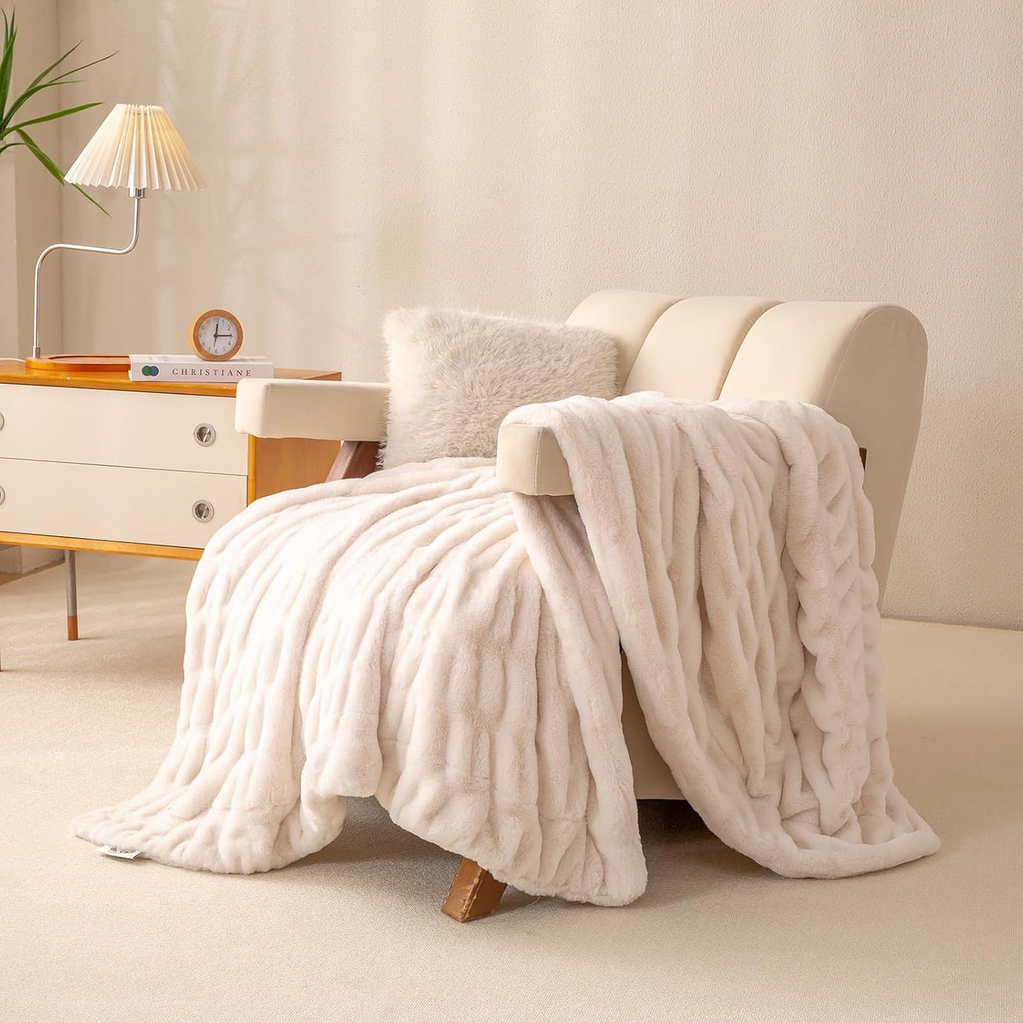 YUSOKI Luxury Double Side Faux Rabbit Fur Throw Blanket for Couch, Ultra Soft Fluffy Throw Gifts, Plush Thick Warm Luxury Decor Gifts for Home (Creamy Cloud, Medium (50 X 60 inches))