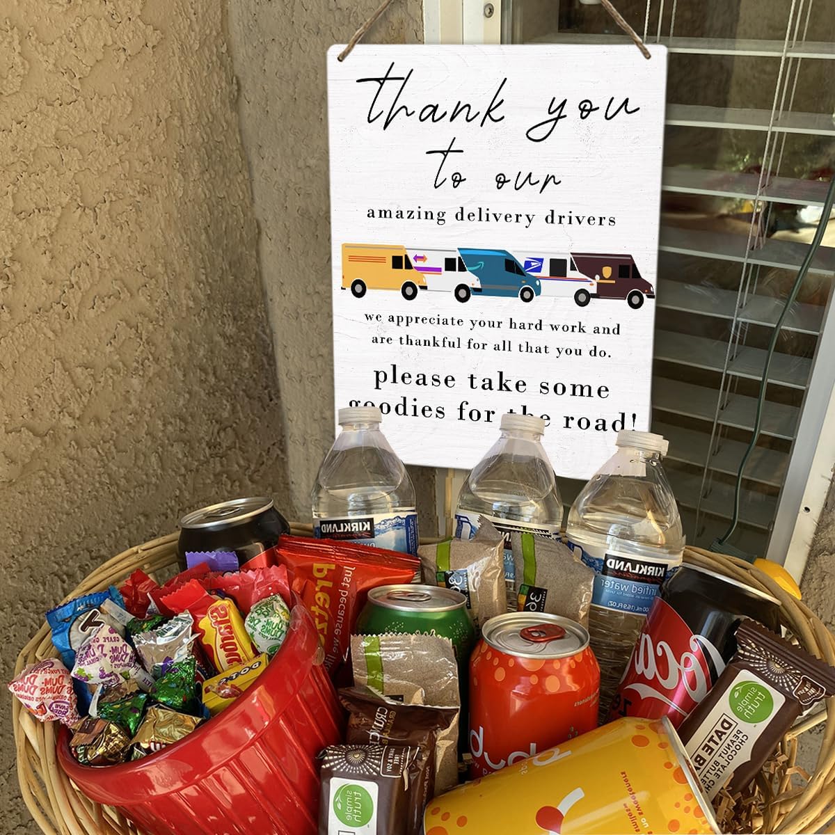 Mtrgdn Delivery Driver Snack Sign,Thank You To Our Amazing Delivery Driver Wood Hanging Sign for Package Drop-Off, Free Snacks Front Door,8x10 Inch