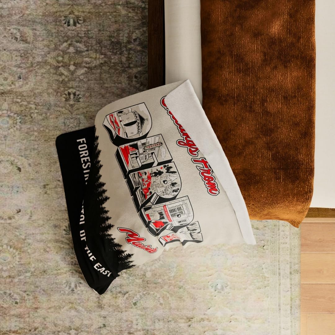 Franco Collectibles Welcome to Derry IT Pennywise Clown Halloween Horror Throw Blanket, Super Soft Cozy Plush Bedding, 46" x 60", (Officially Licensed Product)