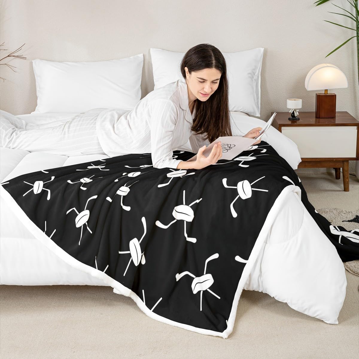 Ice Hockey Sherpa Blanket Hockey Player Flannel Blanket For Kids Boys Girls Teens Adult Winter Ice Sports Plush Blanket Cartoon Ice Hockey Throw Blanket Black White Throw Blanket Throw 50"x60"