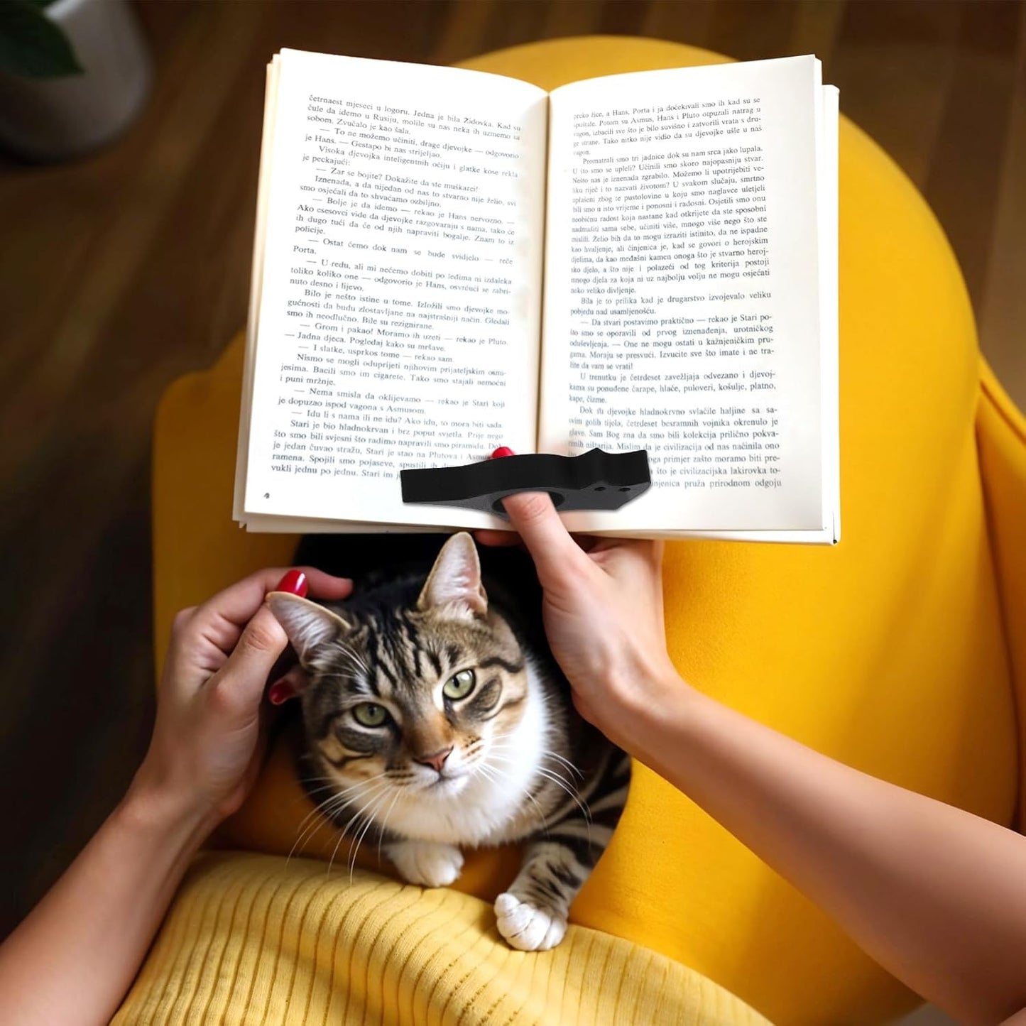 4 Pcs Cat Book Page Holder Set, 2 Pcs Thumb Book Page Holder, 2 Pcs Zinc Alloy Cat Book Marker with Pendent, Book Accessories for Reading Lovers, Literary Gifts for Readers