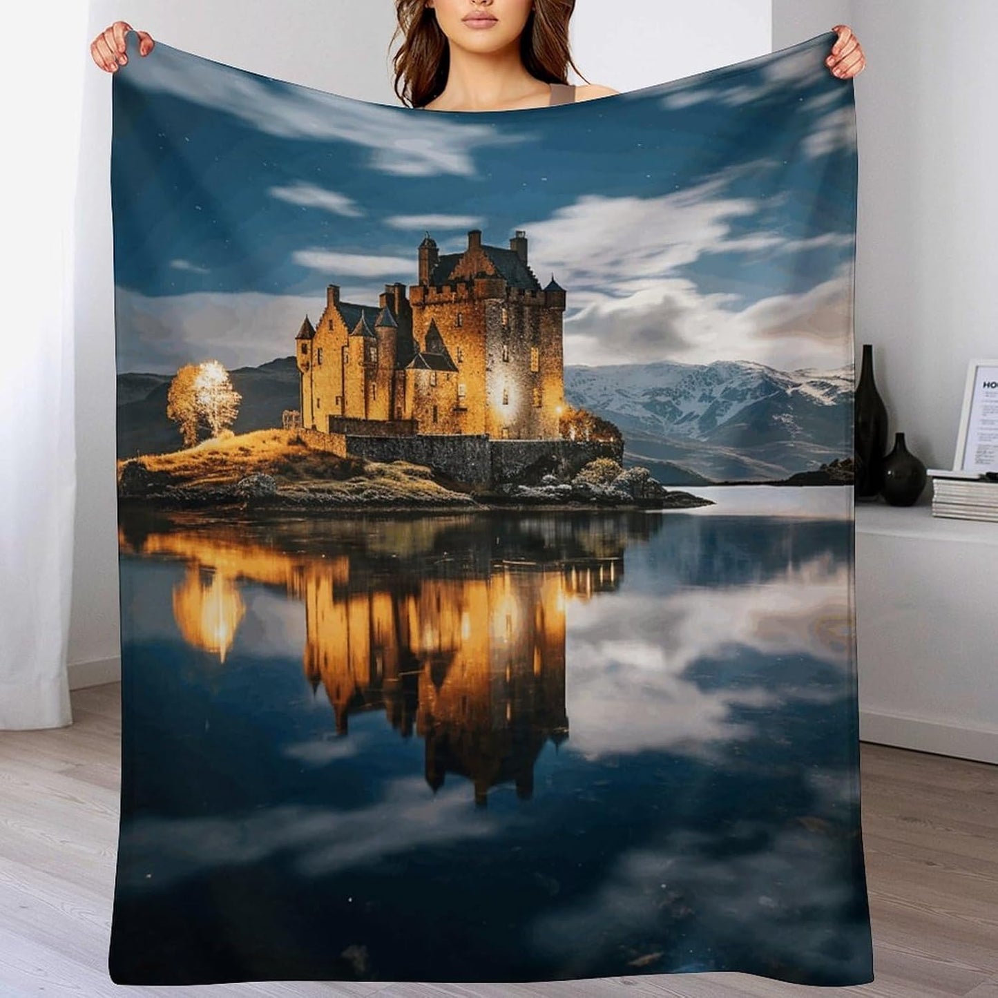 A Castle by The Lake Throw Blanket for Couch Super Soft Warm Lightweight Throw Blankets Cozy Flannel Bed Blanket Cute Decorative Blankets for All Seasons Home Decor Gift 60"*80"（150 * 200cm）