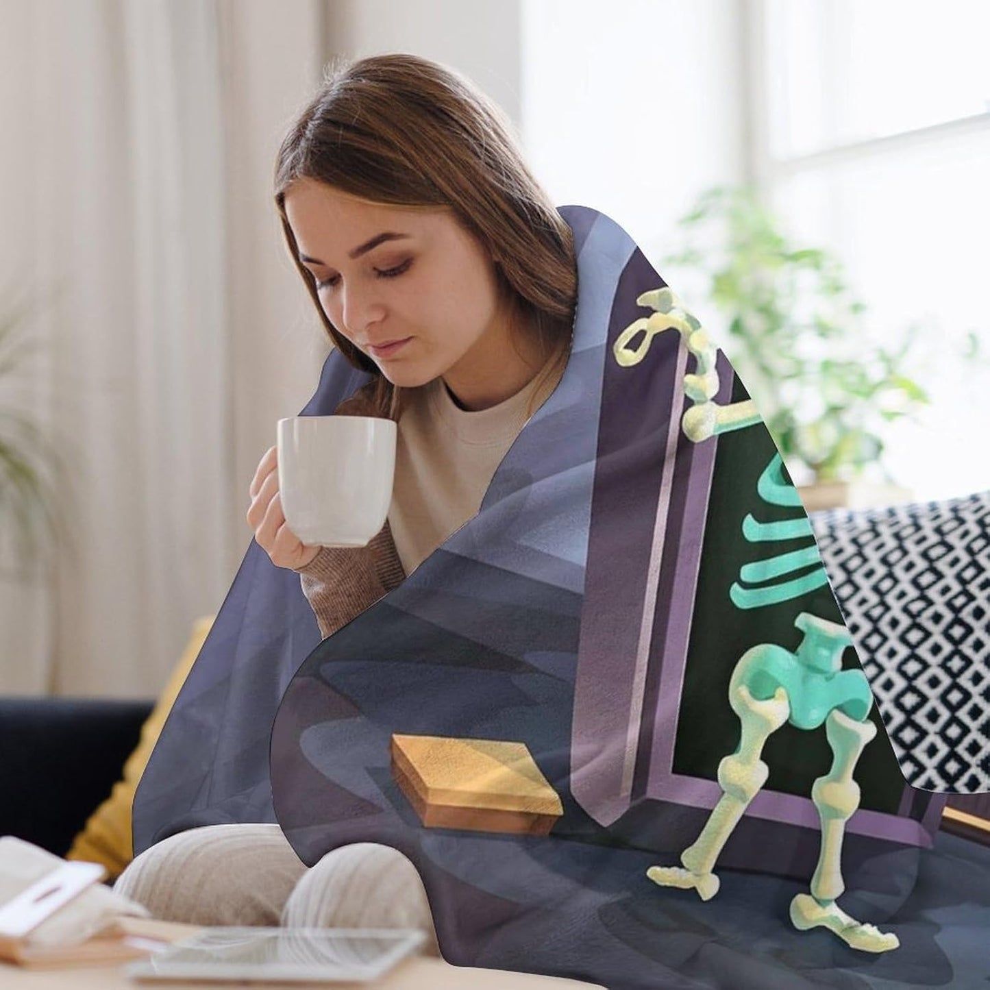 Coffin Skeleton Throw Blanket for Couch Super Soft Warm Lightweight Throw Blankets Cozy Flannel Bed Blanket Cute Decorative Blankets for All Seasons Home Decor Gift 50"*60"（130 * 150cm）
