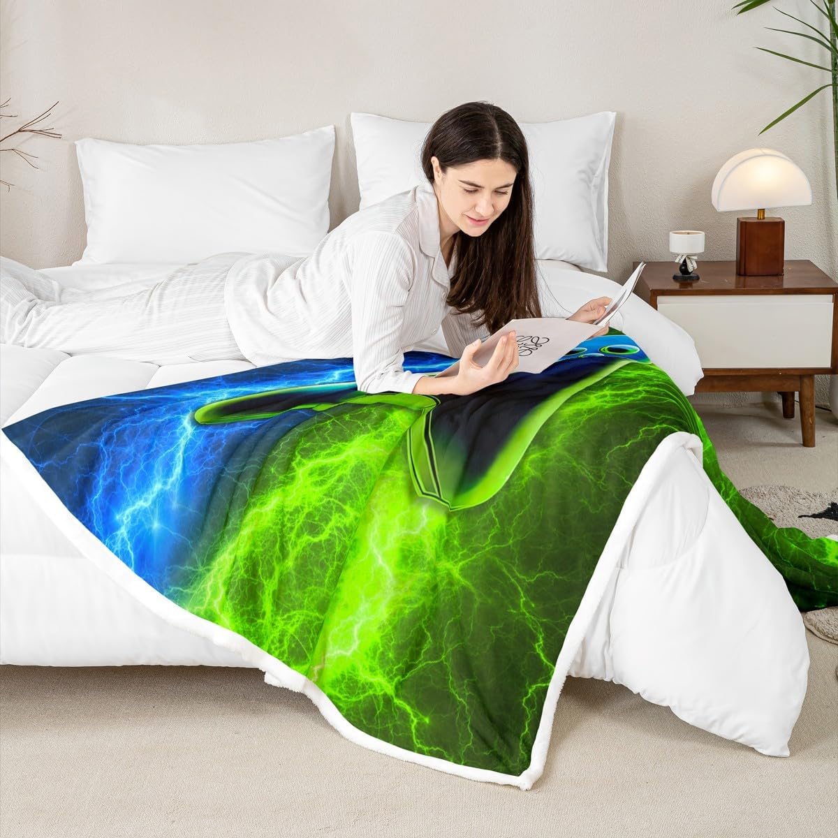 Manfei Modern Gamer Throw Blanket Blue-Green Lightnings Gamepad Blanket for Couch Sofa, Video Games Bed Blanket for Kids Boys Room Decor, Soft and Breathable Fleece Blanket(60 x 80 Inches)