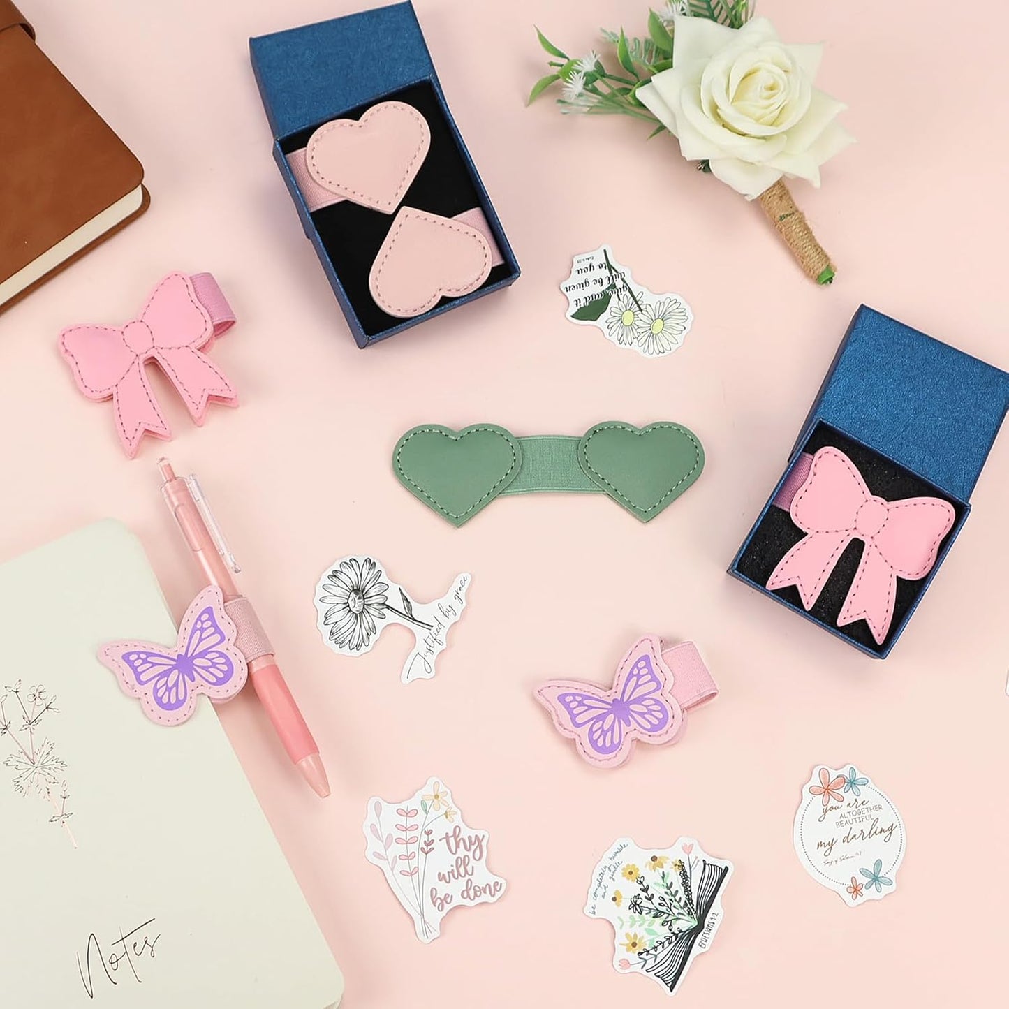 2 PCS Megnatic Leather Heart Bookmarks with Pen Holder, Bow-Shaped Bookmarks with Gift Box for Reading Women, Book Marks Clip Gift for Book Lover Readers