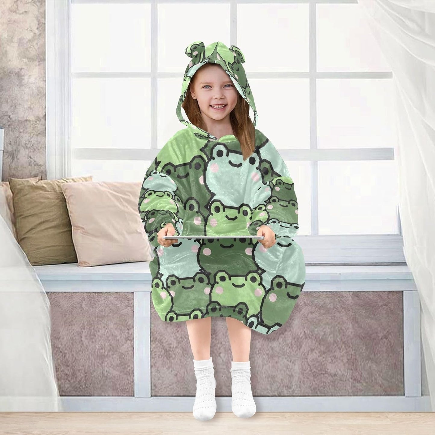 CEBUGI Capybara Pattern Wearable Blanket for Kids Blanket Hoodie with Kangaroo Pocket for Boys Girls age 3-14,S