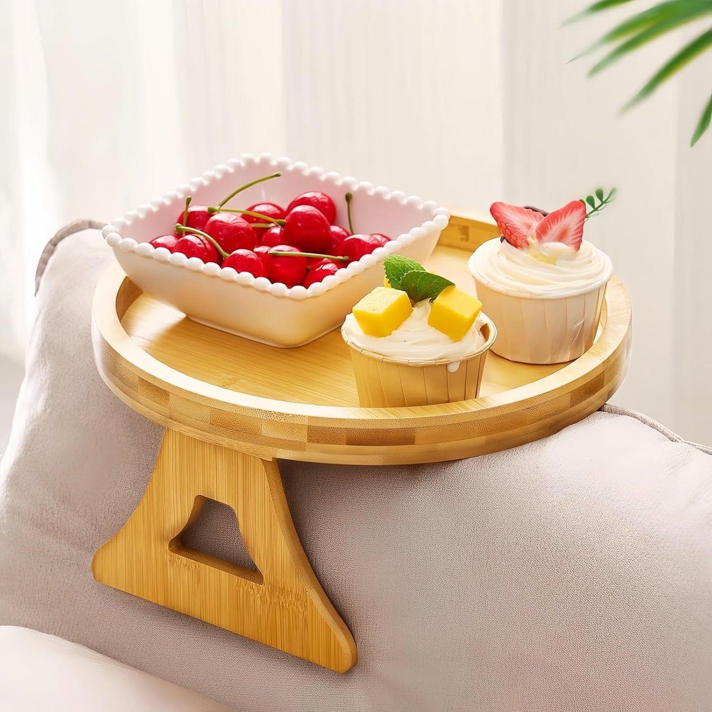 대나무 소파 암 트레이, 접이식 소파 팔걸이 클립온 트레이, 10.2cm-22.9cm(4~9인치) 팔걸이에 적합, 간식/음료/과일/디저트/Rmote용 원형 소파 암 테이블 (24.1x22.5x9cm(9.5x9.8x3.5인치))