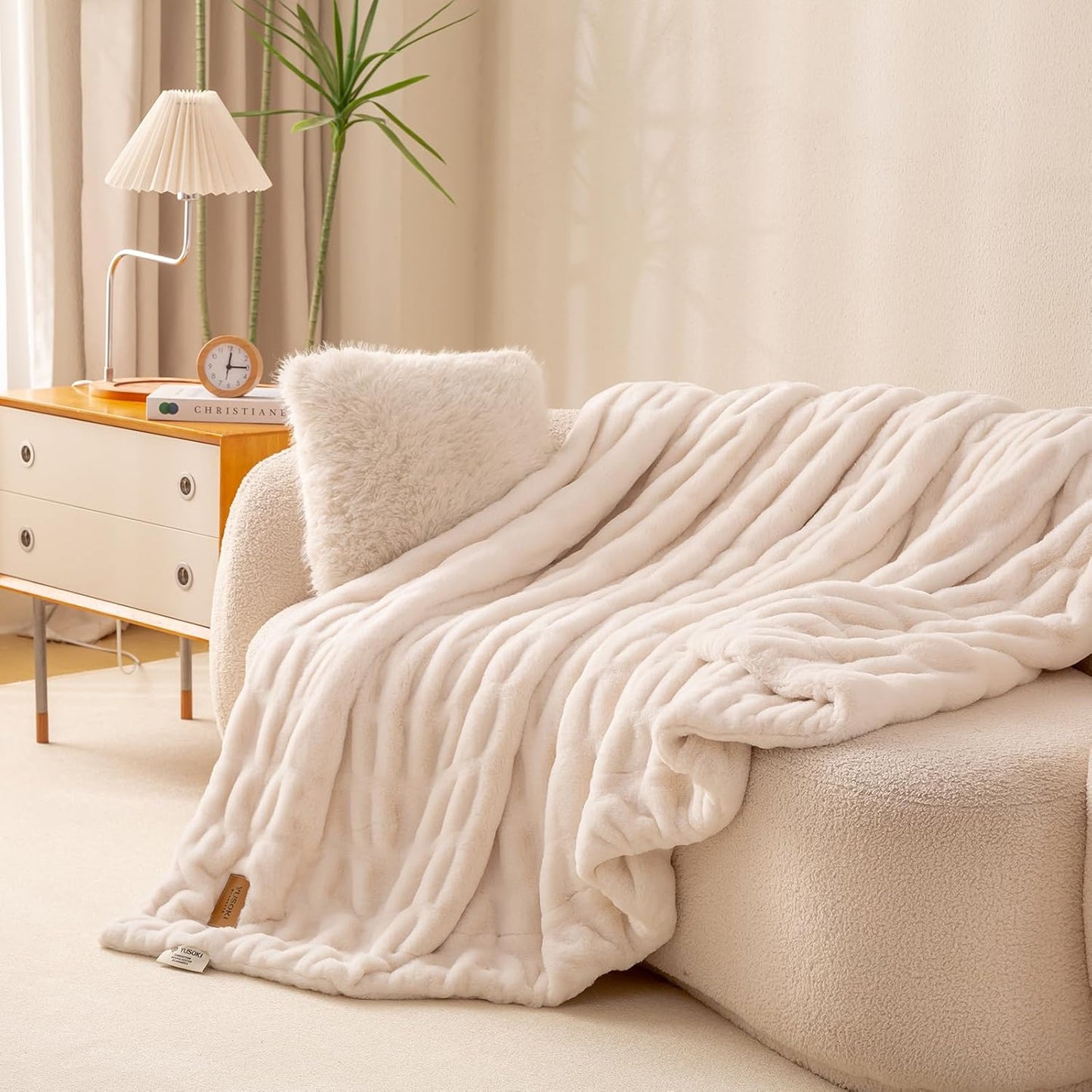 YUSOKI Luxury Double Side Faux Rabbit Fur Throw Blanket for Couch, Ultra Soft Fluffy Throw Gifts, Plush Thick Warm Luxury Decor Gifts for Home (Creamy Cloud, Medium (50 X 60 inches))
