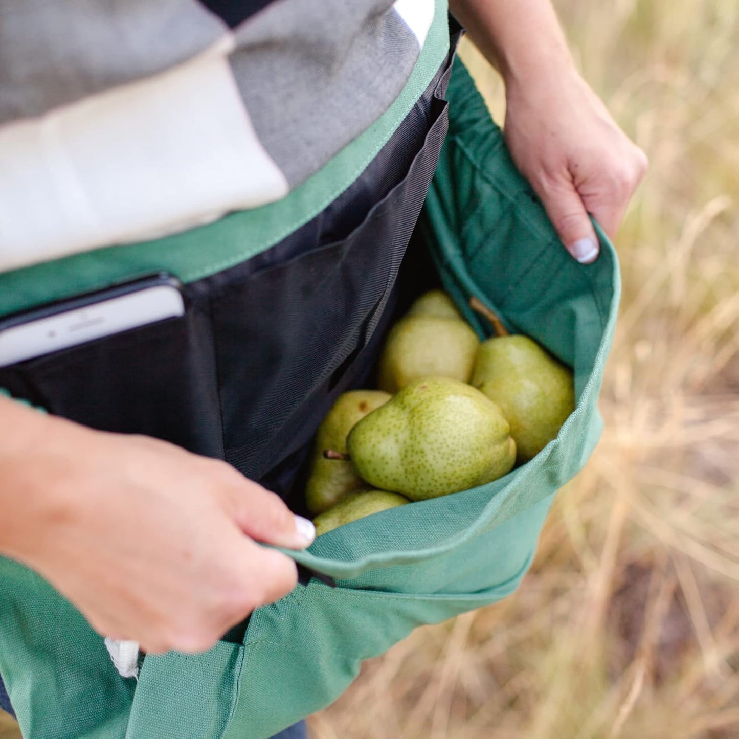 The Roo Joey Apron Gardening with Pockets and Harvesting, Picking Pouch - Adjustable, Water-resistant, Washable Canvas Cotton Great Gardener Gift Leaf Green Joey - Waist Apron