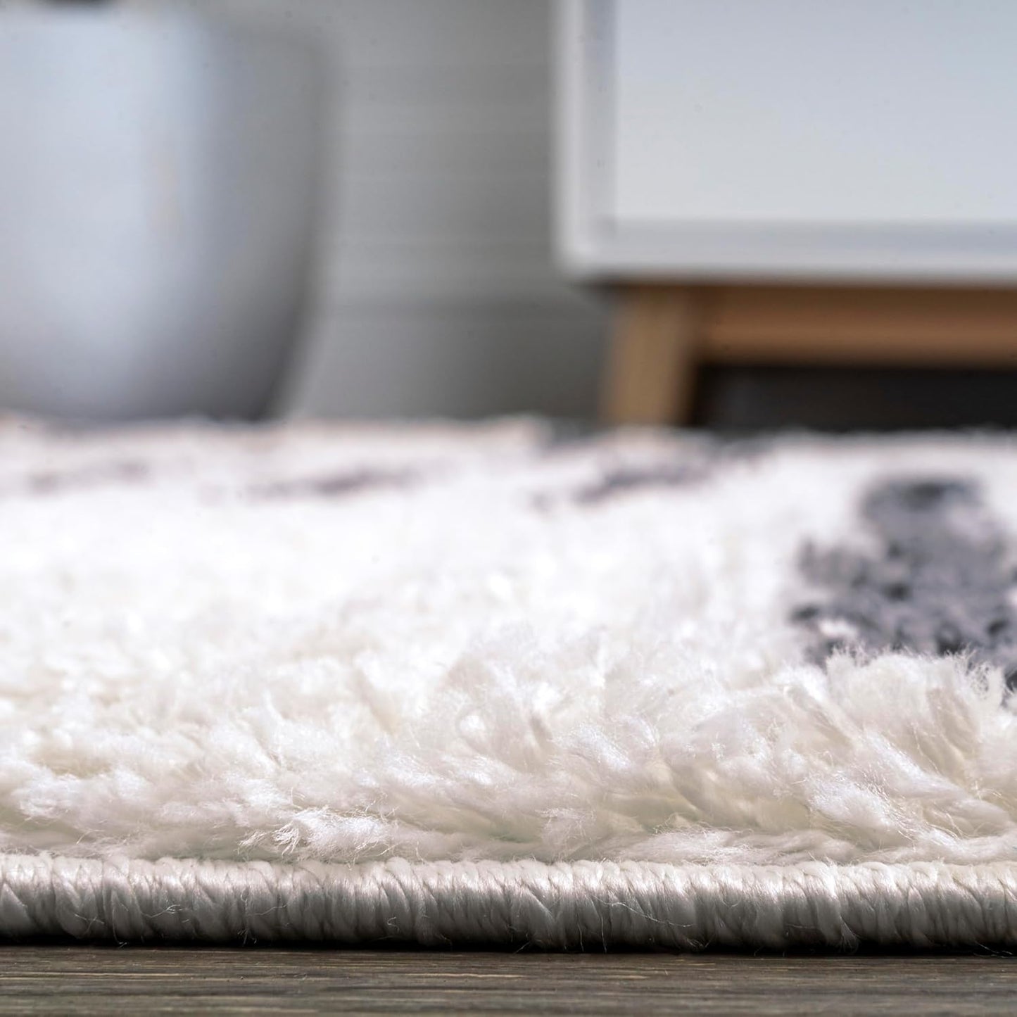 JONATHAN Y Petra Stripe Geometric Shag White/Gray Indoor Area Rug, 3x5, Bohemian, Contemporary, Easy-Cleaning for Living Room, Bedroom, Kitchen, Pet Friendly, Non-Shedding (MOH406A-3)