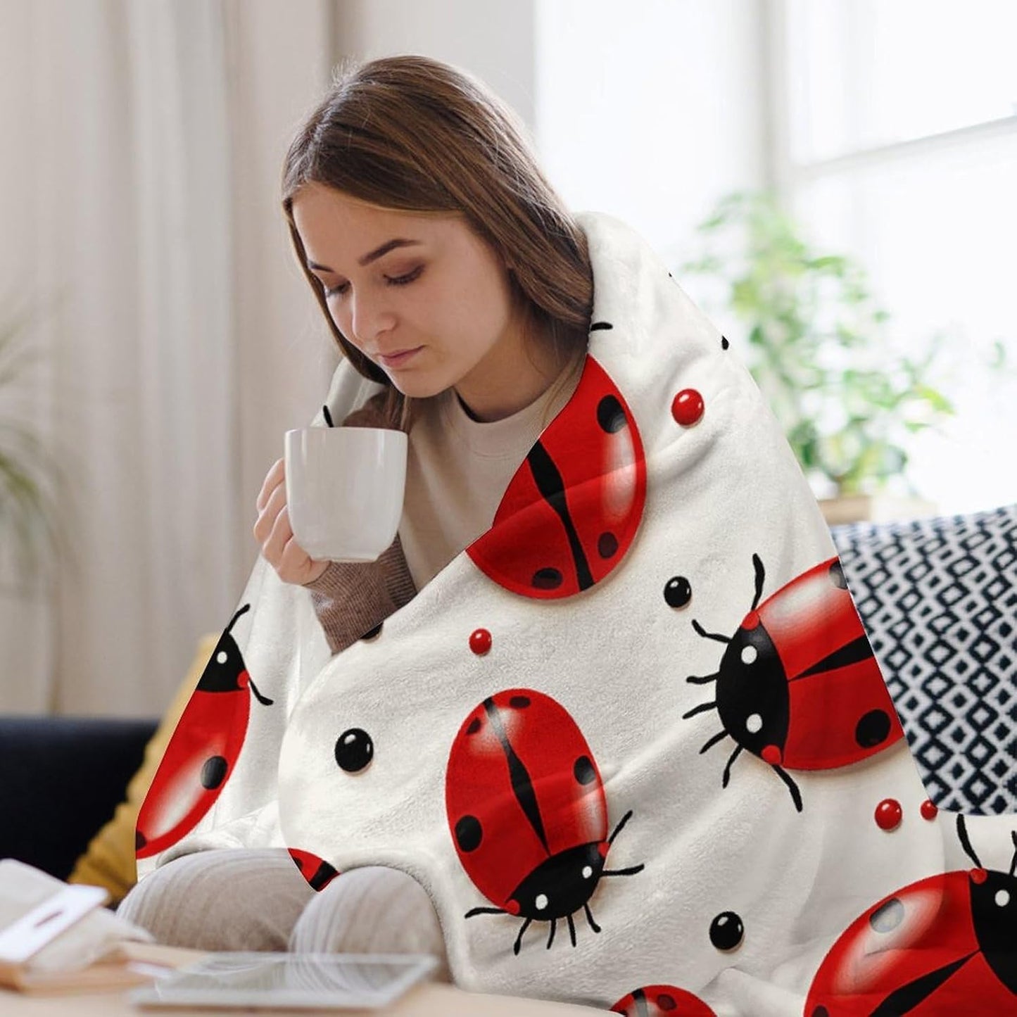 Red Ladybug Blanket Super Soft Lightweight Throw Blanket Cute Cozy Warm Bed Blanket Decorative Fuzzy Blanket All-Season Home Decor Gift for Sofa Couch Living Room 30"*40"（76 * 100cm）