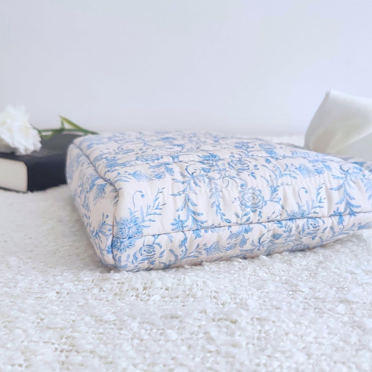 Vintage Floral Book Sleeve with Bow – Bible Cover for Women, Padded Cotton Book Pouch with Velvet Lining – Fits Standard Size Bibles and Books (Blue Vintage, Meduim)