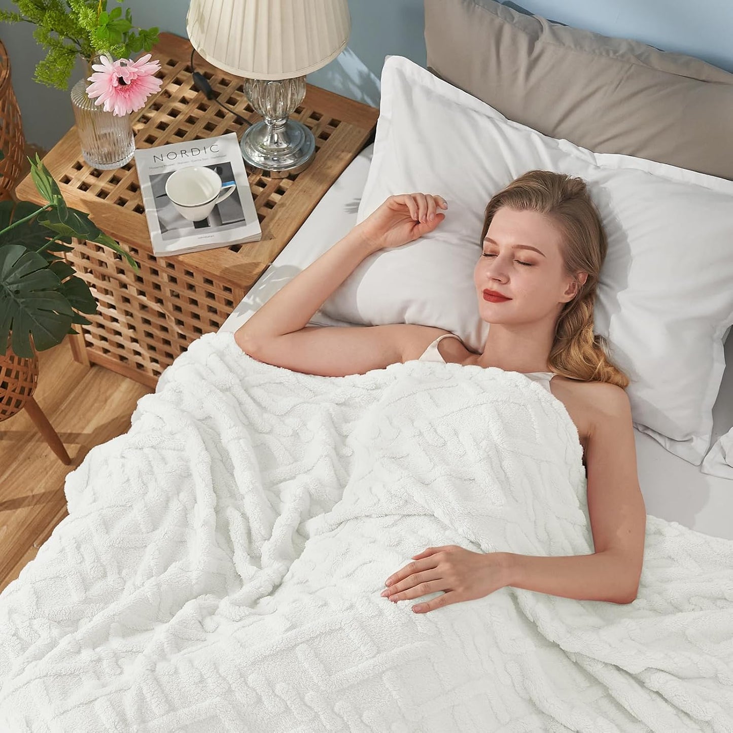 KMUSET White Fleece Blanket for Couch - Super Soft Cozy Throw Blankets for Women, Beautiful 3D Jacquard Gift Blanket for Girls, 60 x 80 Inches