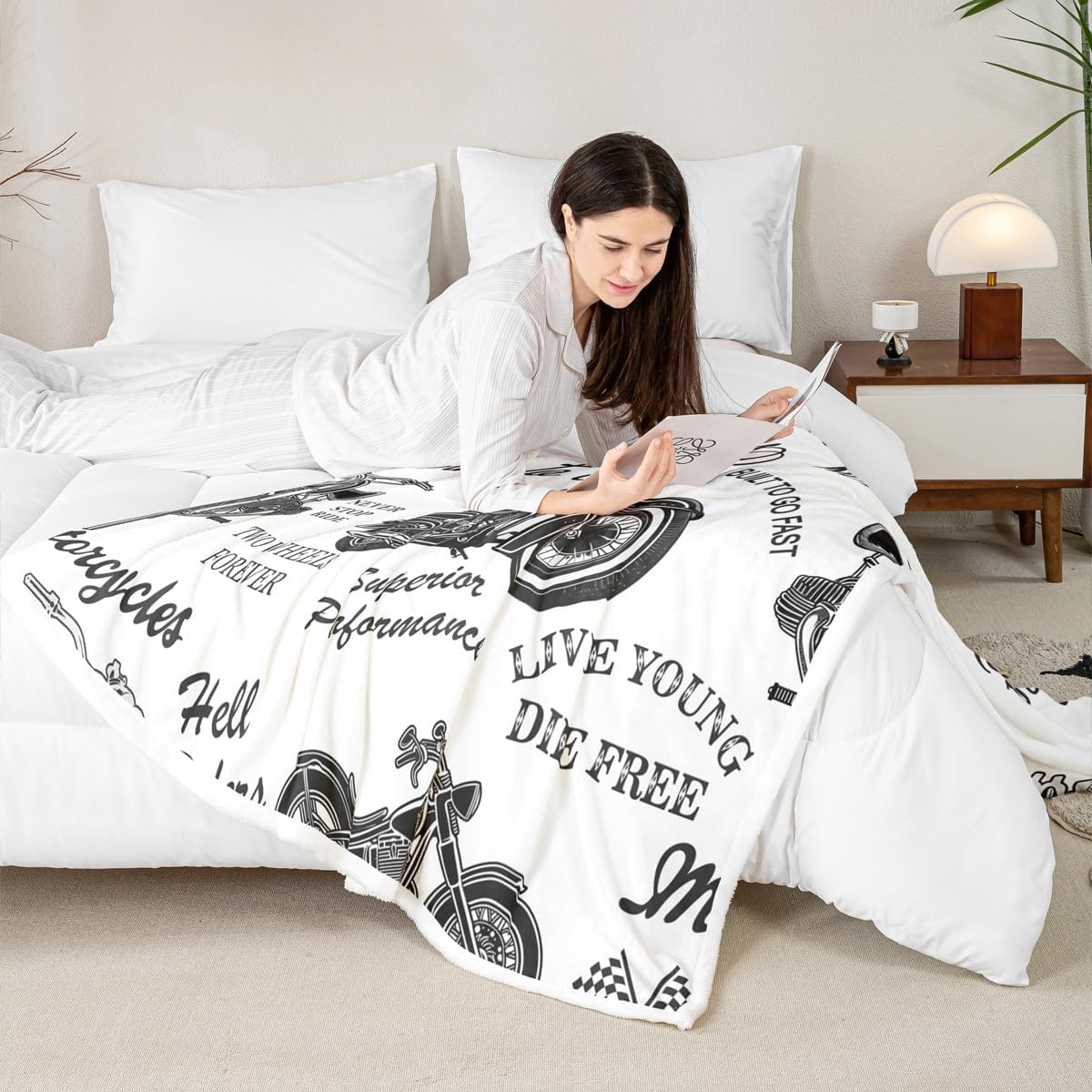 Feelyou Vintage Motorcycle Sherpa Blanket Boys Motocross Extreme Sports Fleece Throw Blanket Racing Dirt Bike 3D Motorbike Print for Sofa Bed Couch Queen 90x90 Inch