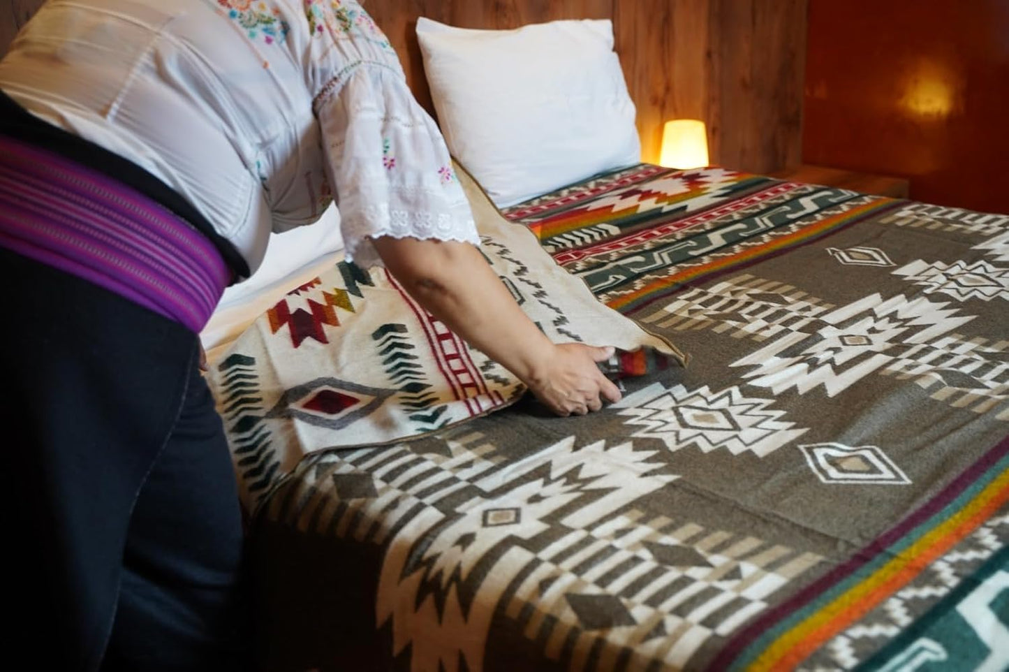 Alpaca Wool Blanket, Queen Size 94 x 78, Reversible 2 in 1, Thick and Ultra Soft, Hypoallergenic, Non-Itchy, Handmade in Ecuador. Premium Alpaca Wool Thtow Blanket for Cozy Comfort. (Brown, Queen)
