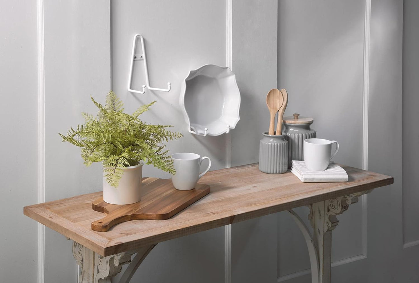 TRIPAR Large White Metal Display Rack for Large Bowls, Platters, Cookbooks and Artwork
