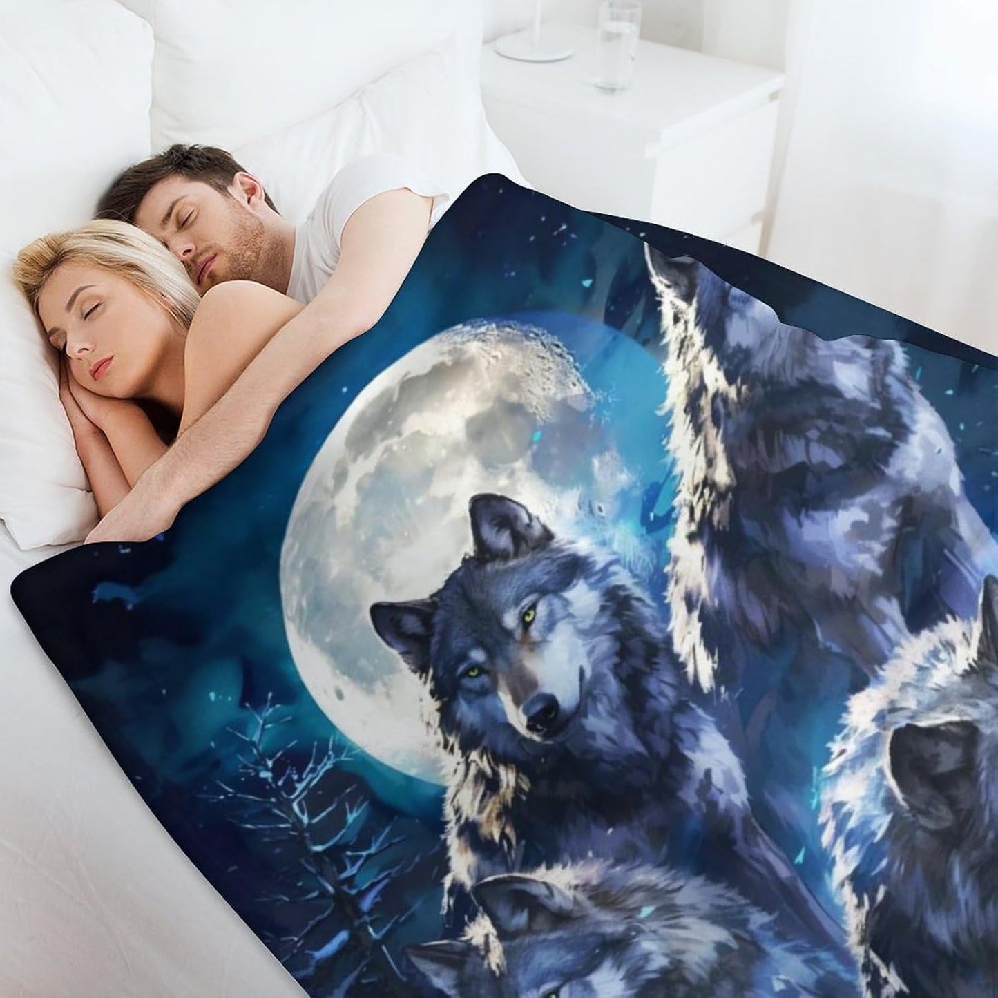 Wolf Throw Blanket - Soft Flannel Wolf Blanket for Teens, Adults, Women, Men - Warm Throw for All Seasons - 70"x50"