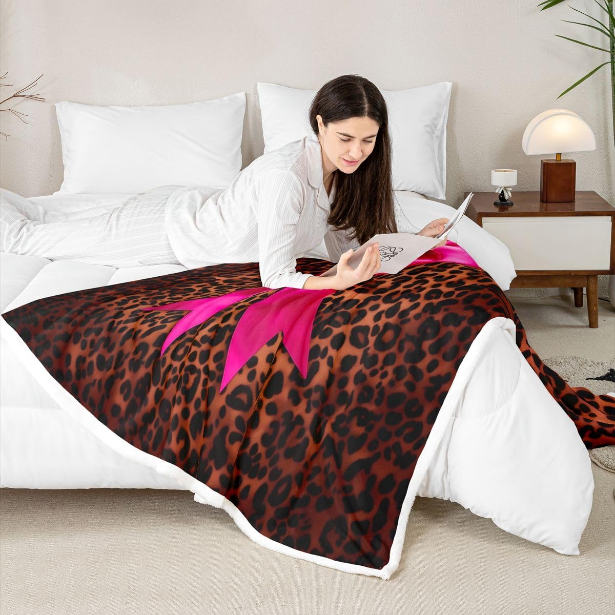 Pink Bowknot Woman Throw Blanket,Luxury Leopard Print Bed Plush Blanket for Living Room Decor,African Cheetah Skin Couch Bed Sofa Soft Cozy Kids Adults Teen Fleece 50"x60"