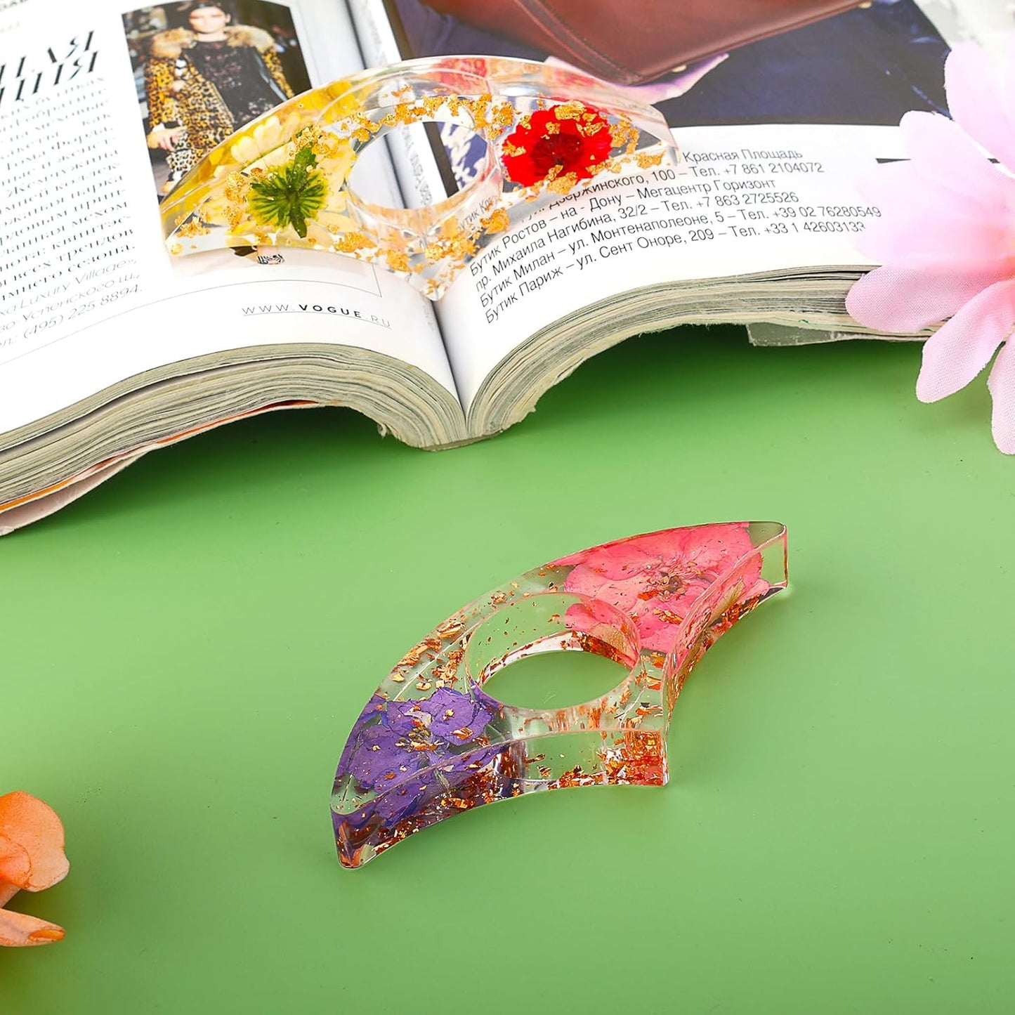 TIESOME Dried Flower Book Page Holder, 2 Pcs Resin Clear Floral Book Holder Thumb Reading Ring Book Opener Reading Accessories for Readers Book Lovers Bookworm Bookmarks (Style-B)