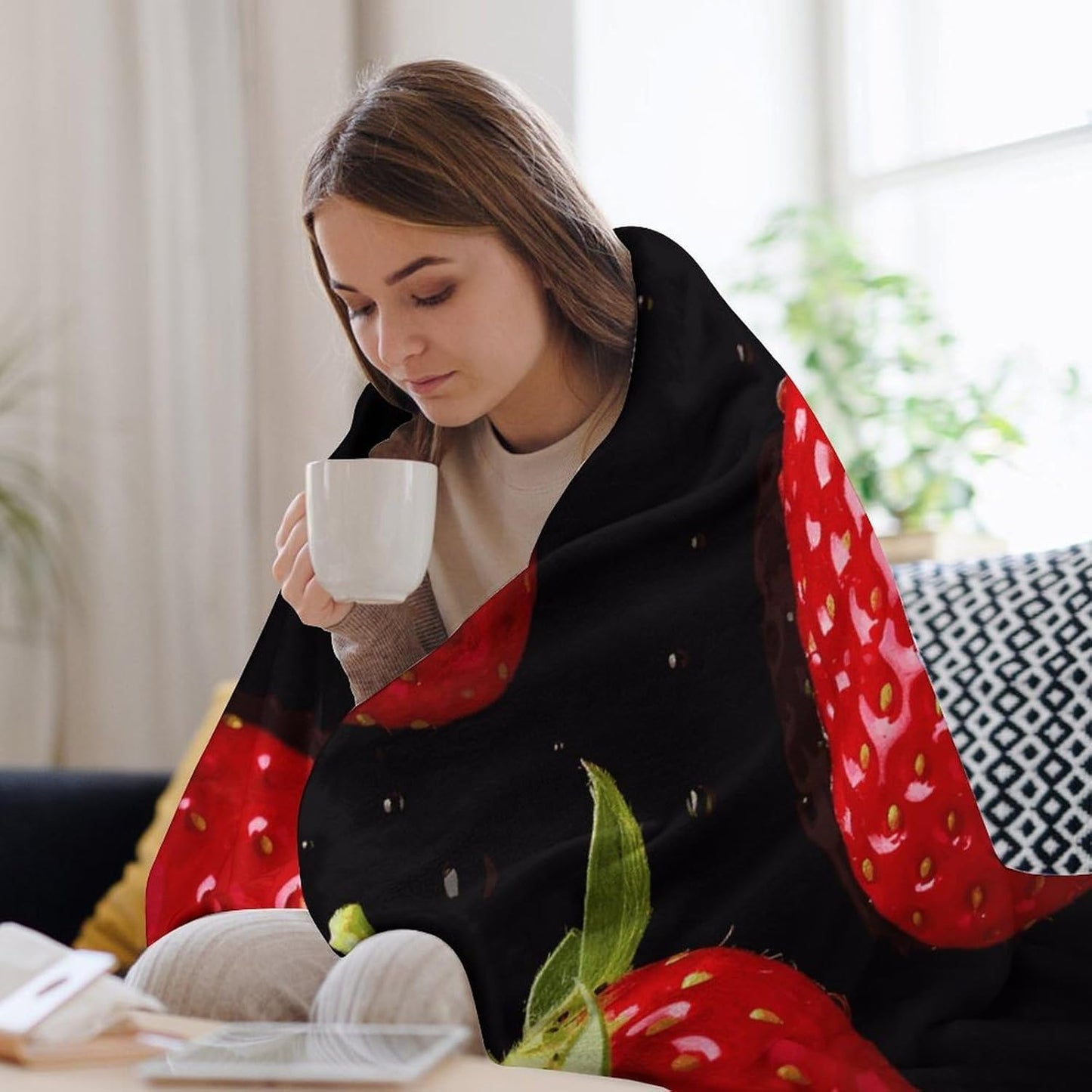 Strawberry Blanket Super Soft Lightweight Throw Blanket Cute Cozy Warm Bed Blanket Decorative Fuzzy Blanket All-Season Home Decor Gift for Sofa Couch Living Room 30"*40"（76 * 100cm）