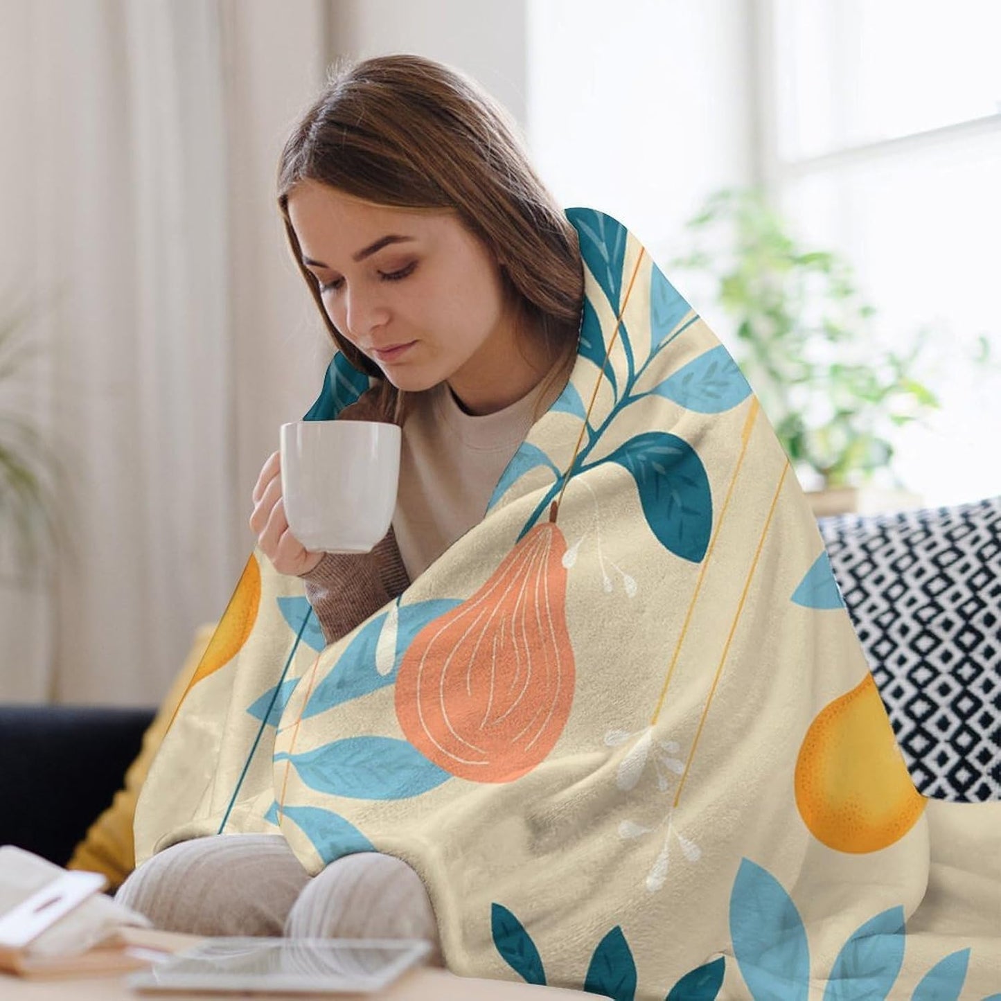 Pears and Leaves Throw Blanket for Couch Super Soft Warm Lightweight Throw Blankets Cozy Flannel Bed Blanket Cute Decorative Blankets for All Seasons Home Decor Gift 60"*80"（150 * 200cm）
