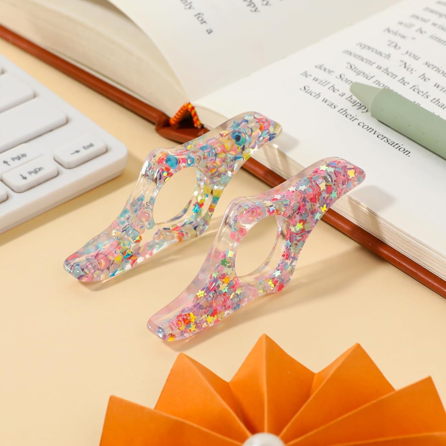 Book Page Holder for Reading, 2 Pcs Transparent Thumb Ring Page Holder Handmade Personalized Resin Bookmark Thumb Bookmark Accessories for Teachers Book Lovers Literary
