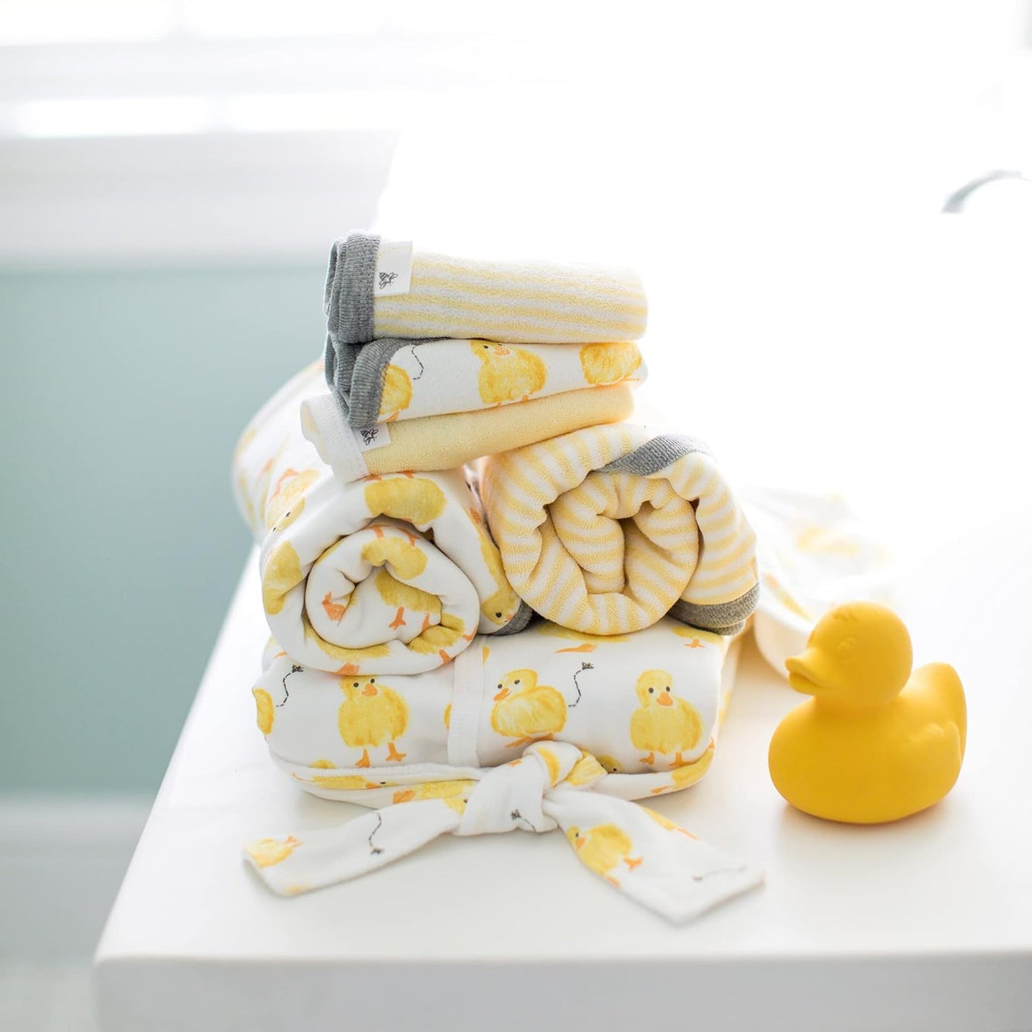Burt's Bees Baby Hooded Robe Organic Terry Bathrobe, Newborn Bath Essentials, Unisex Boys and Girls, Size 0-9 Months Old