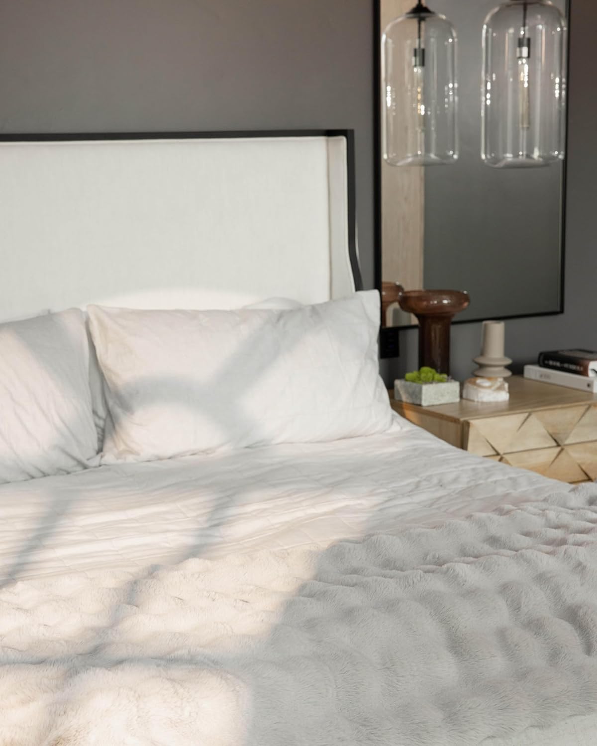 Cozy Earth Bubble Cuddle Blanket - Faux Fur Ultra-Soft Luxury Throw Blanket - Comfortably Weighted Design for Lounging or Sharing - Machine Washable - Light Grey Oversized Throw 80" x 60"