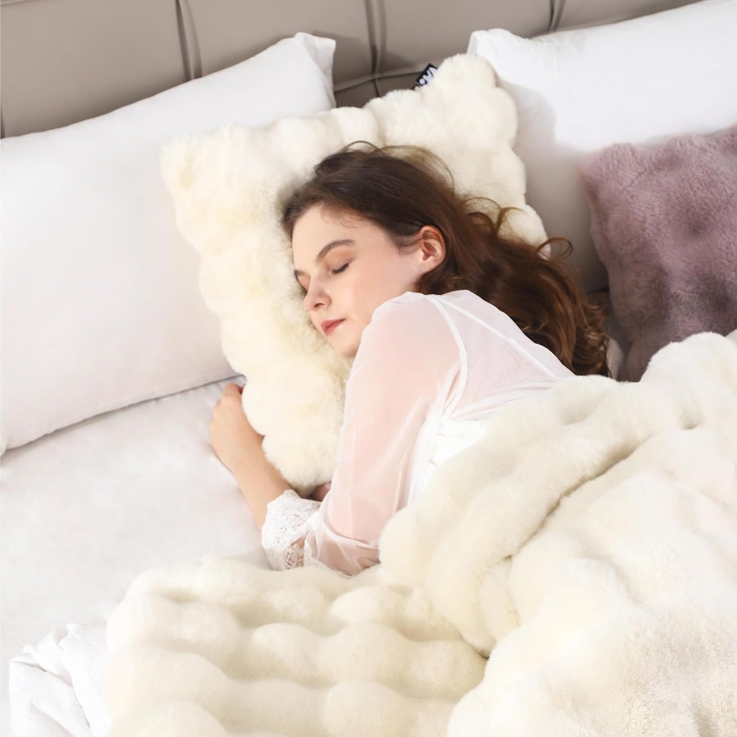 Luxury Faux Fur Throw Blanket, 50"x60" Fluffy Bubble Blanket, 1000GSM Ultra Soft Reversible Rabbit Fur Blanket for Couch Sofa, Cream White