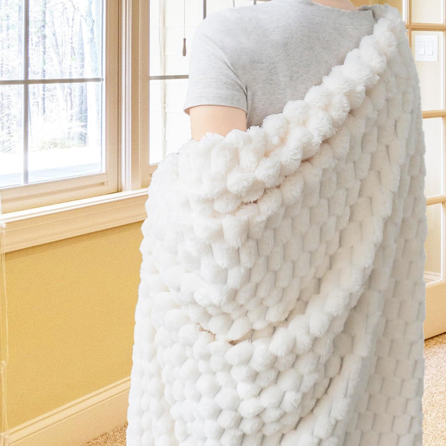 Vessia Flannel Fleece Throw Blanket, 3D Jacquard Cream Fuzzy and Warm Blanket for Couch, Sofa, Bed, 300GSM Super Soft Touch Cozy Home Decor for All Seasons (50x70 inches)