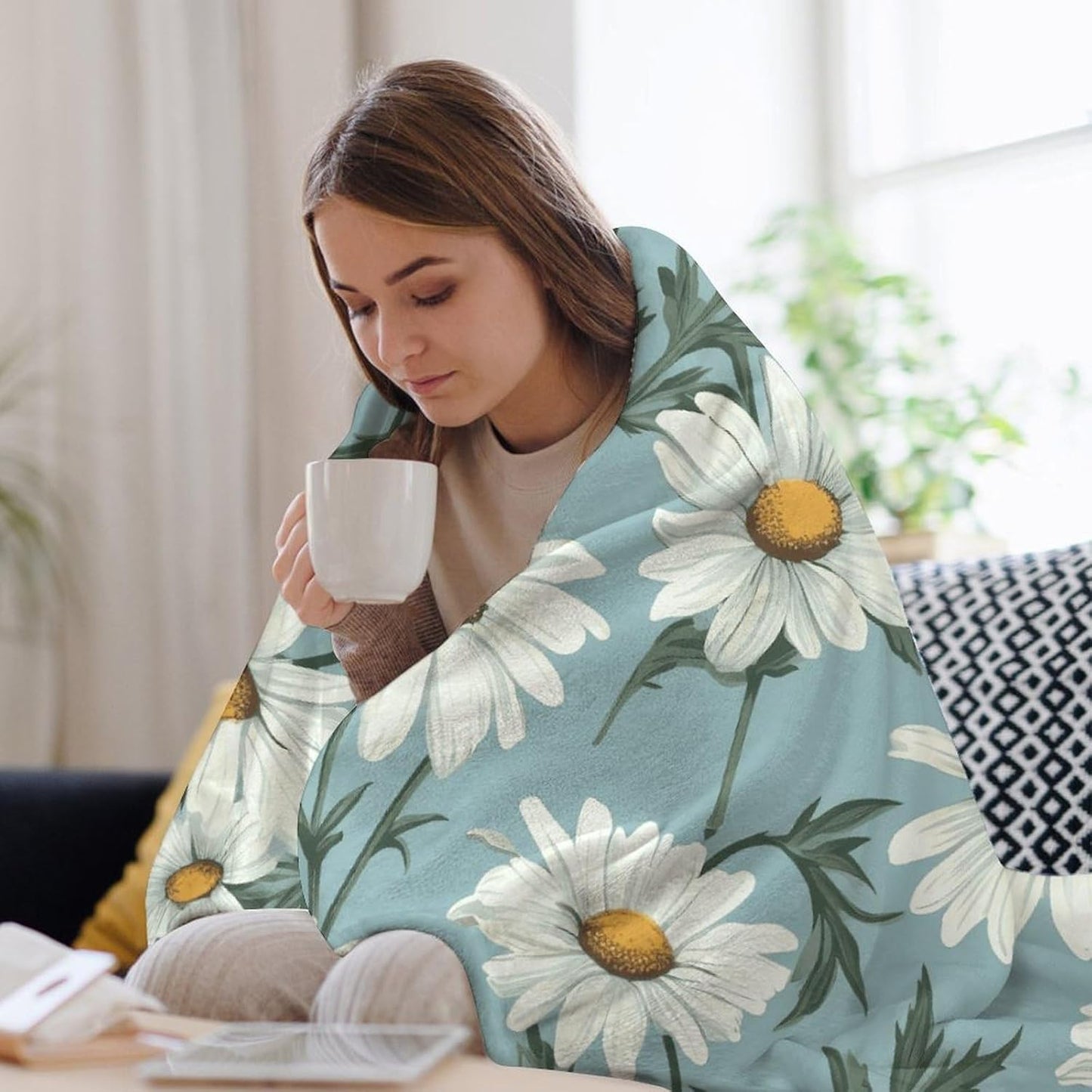 Daisy Throw Blanket for Couch Super Soft Warm Lightweight Throw Blankets Cozy Flannel Bed Blanket Cute Decorative Blankets for All Seasons Home Decor Gift 60"*80"（150 * 200cm）