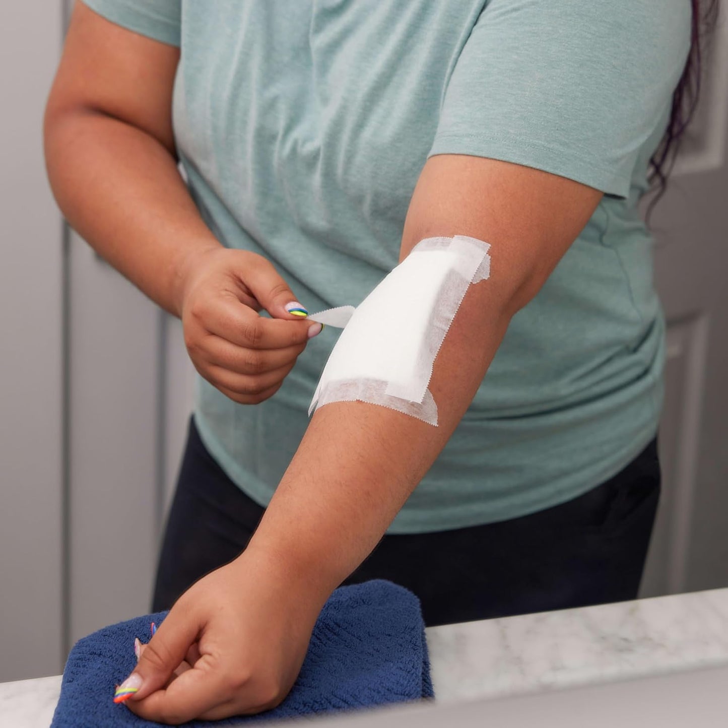 BAND-AID Brand Cushion Care Sterile Gauze Pads for Protection of Minor Cut, Scrapes & Burns, Non-Adhesive & Wound Care Dressing Pads, Medium Size, 3 inches x 3 inches, 25 ct