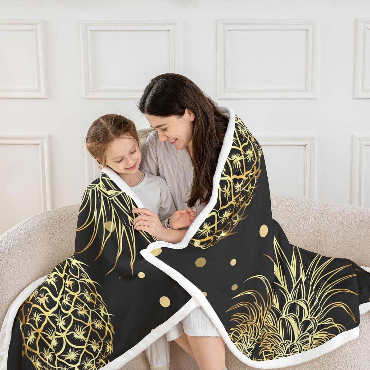 Feelyou Pineapple Fleece Throw Blanket Black Gold Pineapple Printed Sherpa Blanket for Kids Boys Girls Polka Dot Decoration Luxury for Sofa Bed Couch Twin 60x80 Inch