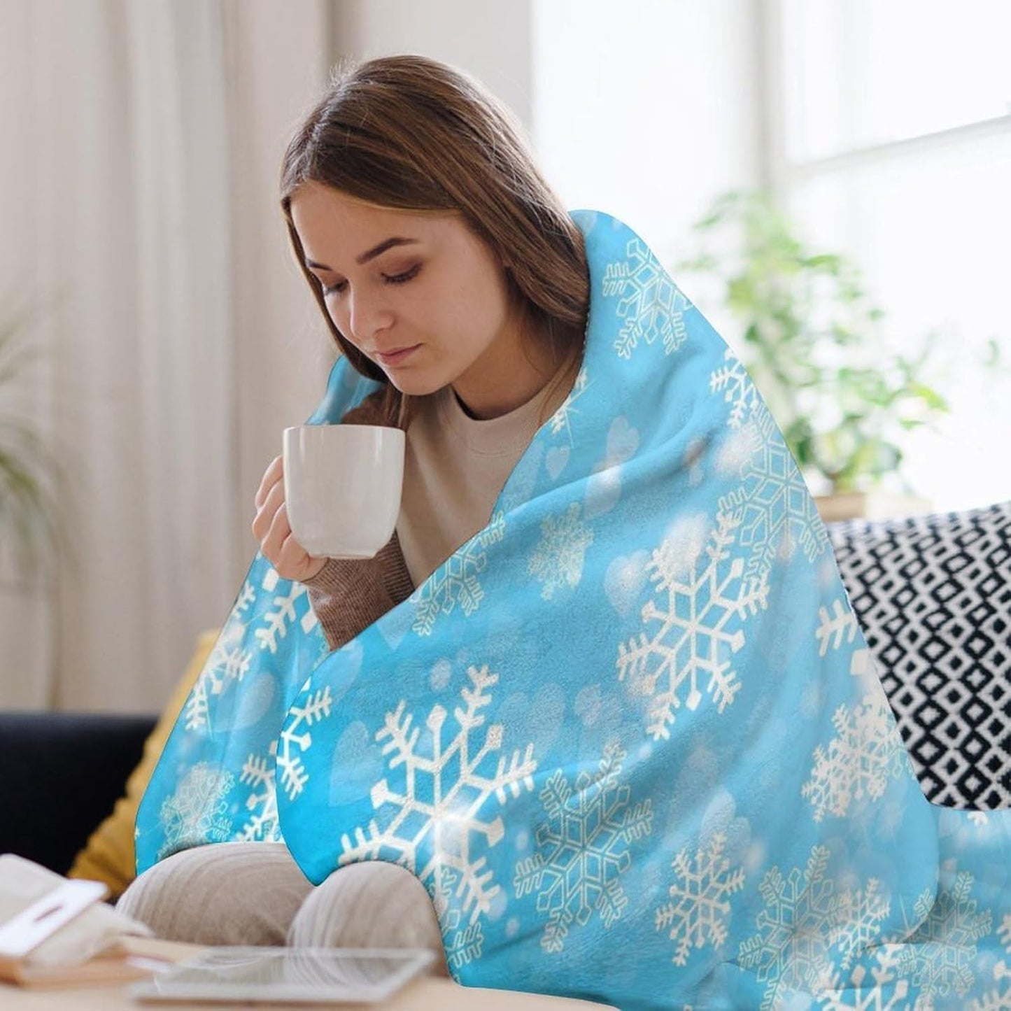 Winter Snowflake Throw Blanket for Couch Super Soft Warm Lightweight Throw Blankets Cozy Flannel Bed Blanket Cute Decorative Blankets for All Seasons Home Decor Gift 50"*60"（130 * 150cm）