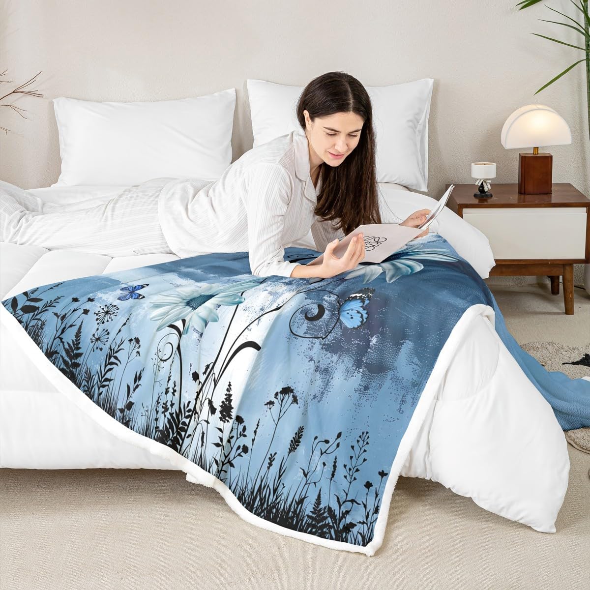 Rustic Floral Fleece Blanket,Farm Daisy Flowers Butterfly Country Throw Blanket for Adult Man,Blue Abstract Art Graffiti Lightweight Polyester Sherpa Blanket for Sofa, Queen (90 x 90 Inch)