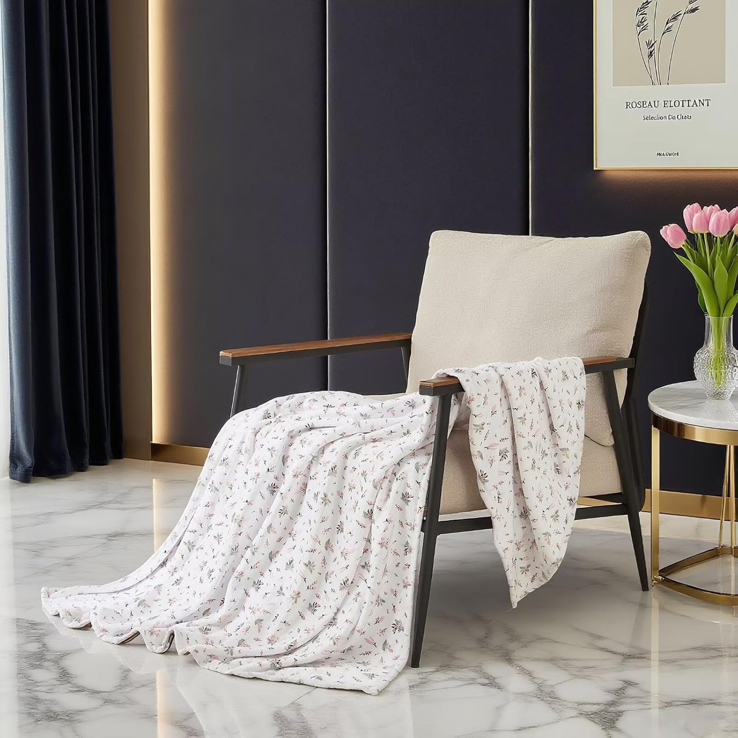 White Rustic Floral Flannel Throw Blanket for Couch Bed Sofa Farmhouse Lightweight Soft Cozy Warm Fall Winter Blankets for Office Naps Travel Warm Aesthetic Cloud Throw Blanket