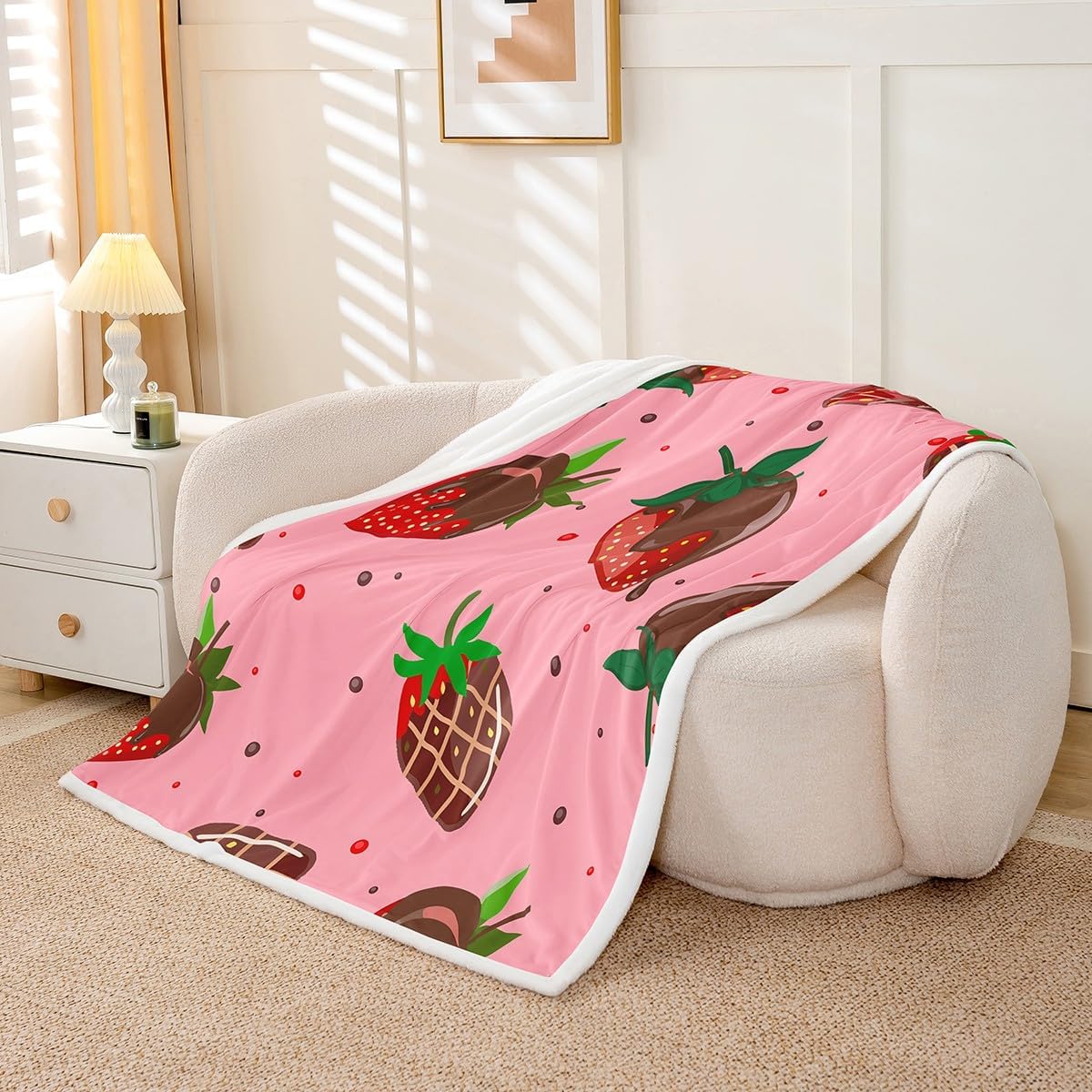 Girls Chocolate Strawberry Sherpa Blanket Whimsical Dessert Fleece Throw Blanket for Bed Sofa Couch Sweet Strawberry Plush Blanket Ultra Soft Decor Warm Fuzzy Blanket Food Pink Twin 60x80