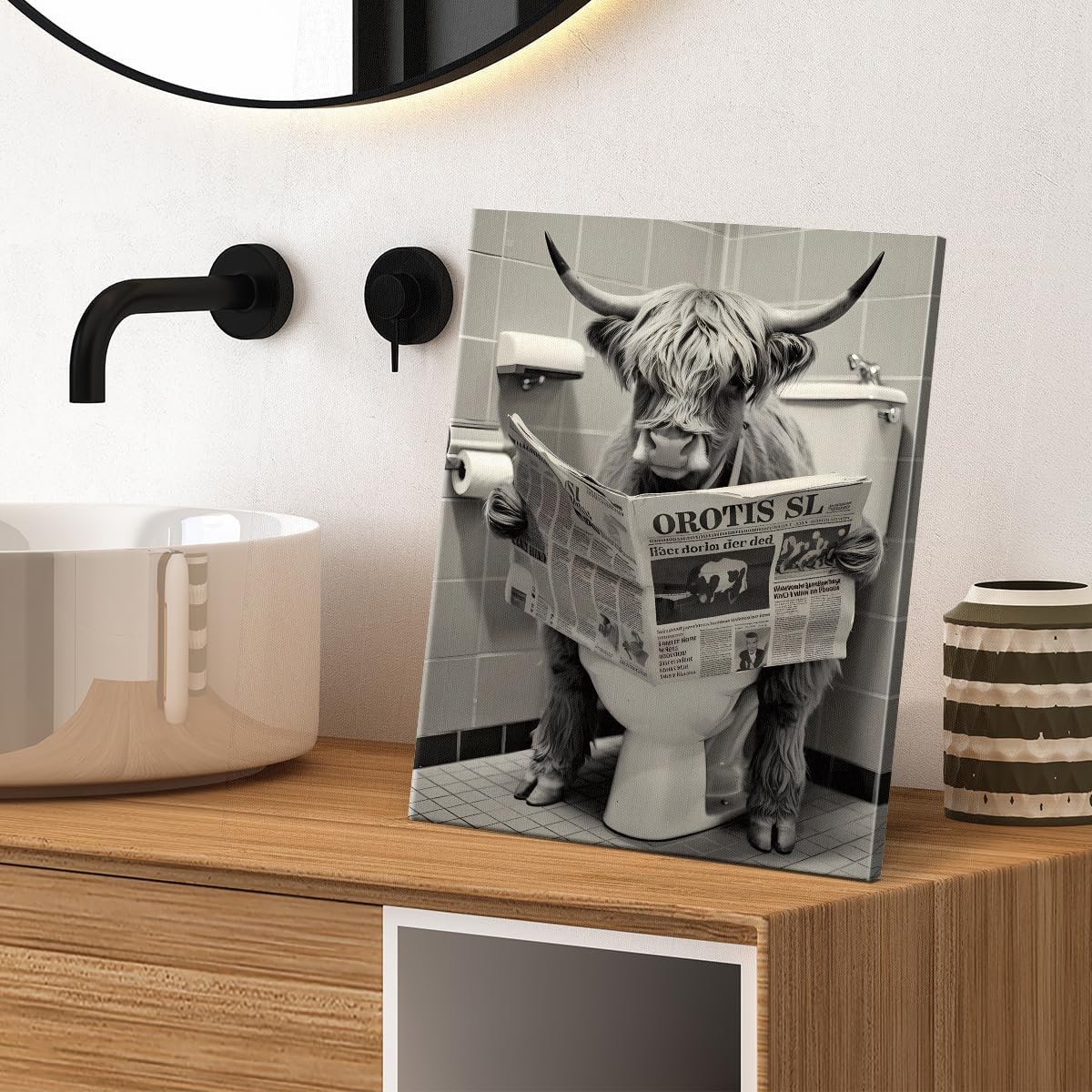 QPVXSST Funny Bathroom Wall Art Highland Cow Reading Newspaper Toilet Humor Poster Picture Artwork Print Bathroom Wall Decor 8X10 Inches