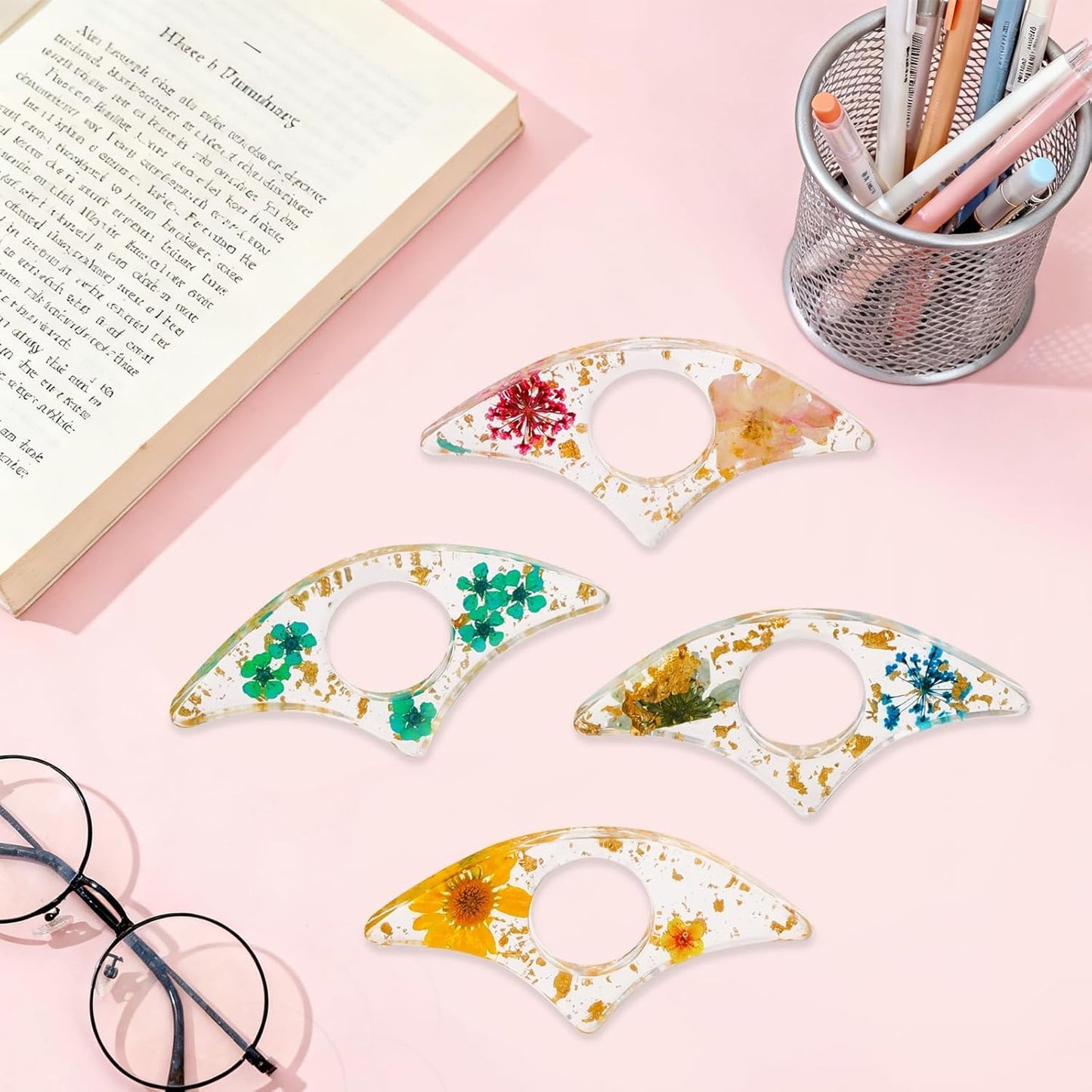 logohu 4 Pcs Thumb Book Page Holder, Dried Flower Resin Bookmark, Transparent Handmade Personalized Book Page Clip, One Handed Book Accessories for Reading Lovers Teachers Students