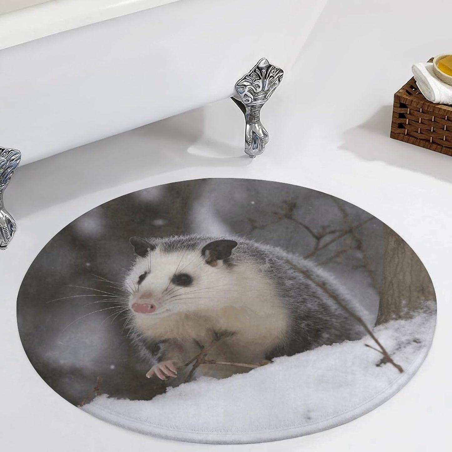 Opossum in Snow Circle Rug Retro Luxury Coral Velvet Floor Mat Non Slip Soft Indoor Floor Carpet Comfy Thickened Area Rugs Modern Aesthetic Minimalist Carpets for Home Decor