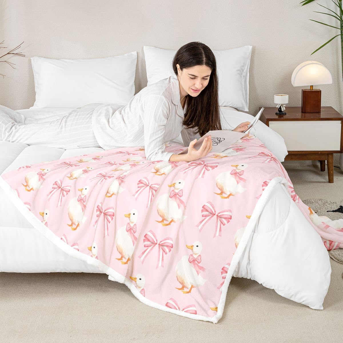 Feelyou Cute Goose Sherpa Throw Blanket for Couch Pink Bow Super Soft Cozy Fleece Geese Animal Pet Blanket for Winter, Plush Throw Bowknot Bow Tie 40"x50" All Season
