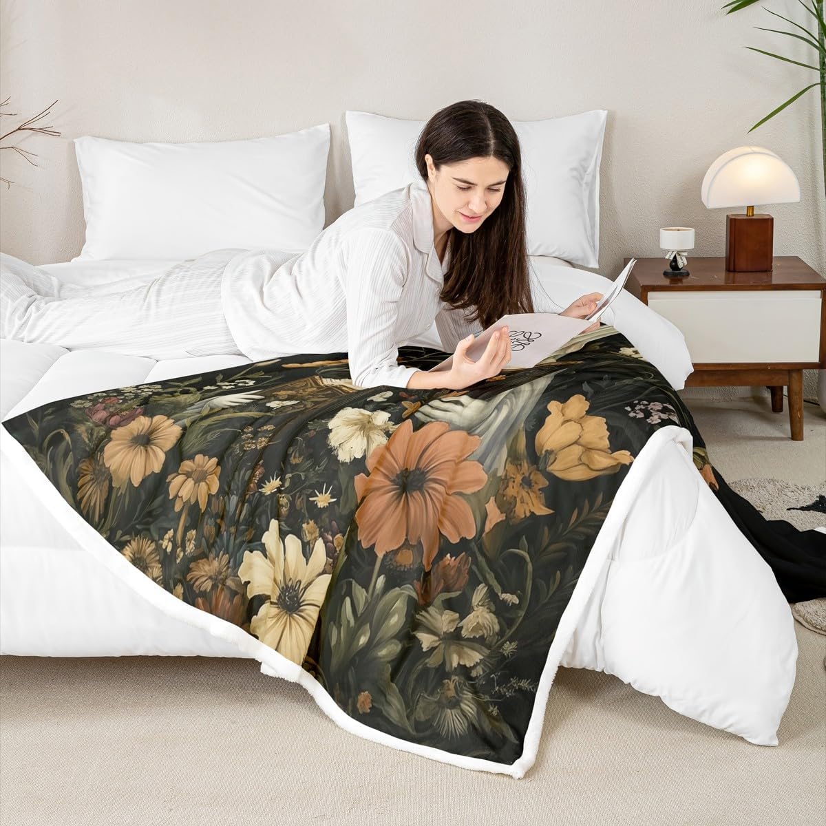 Manfei Halloween Throw Blanket Cute Ghost Reading Theme Fleece Blanket, Wildflower Leaves Print Cozy Throws for Bed Couch Sofa, Kids Girls Room Decor, Soft and Breathable(90 x 90 Inches)