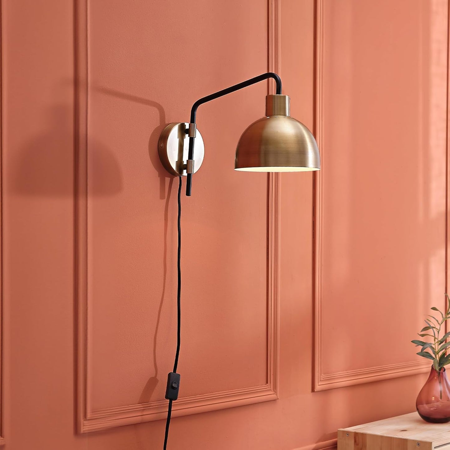 Globe Electric 51719 1-Light Plug-in or Hardwire Wall Sconce, Antique Brass, Matte Black Accent, Fabric Cord, in-Line On/Off Switch, Kitchen, Reading Light, Home Essentials, Bedroom, Bedside Lamp