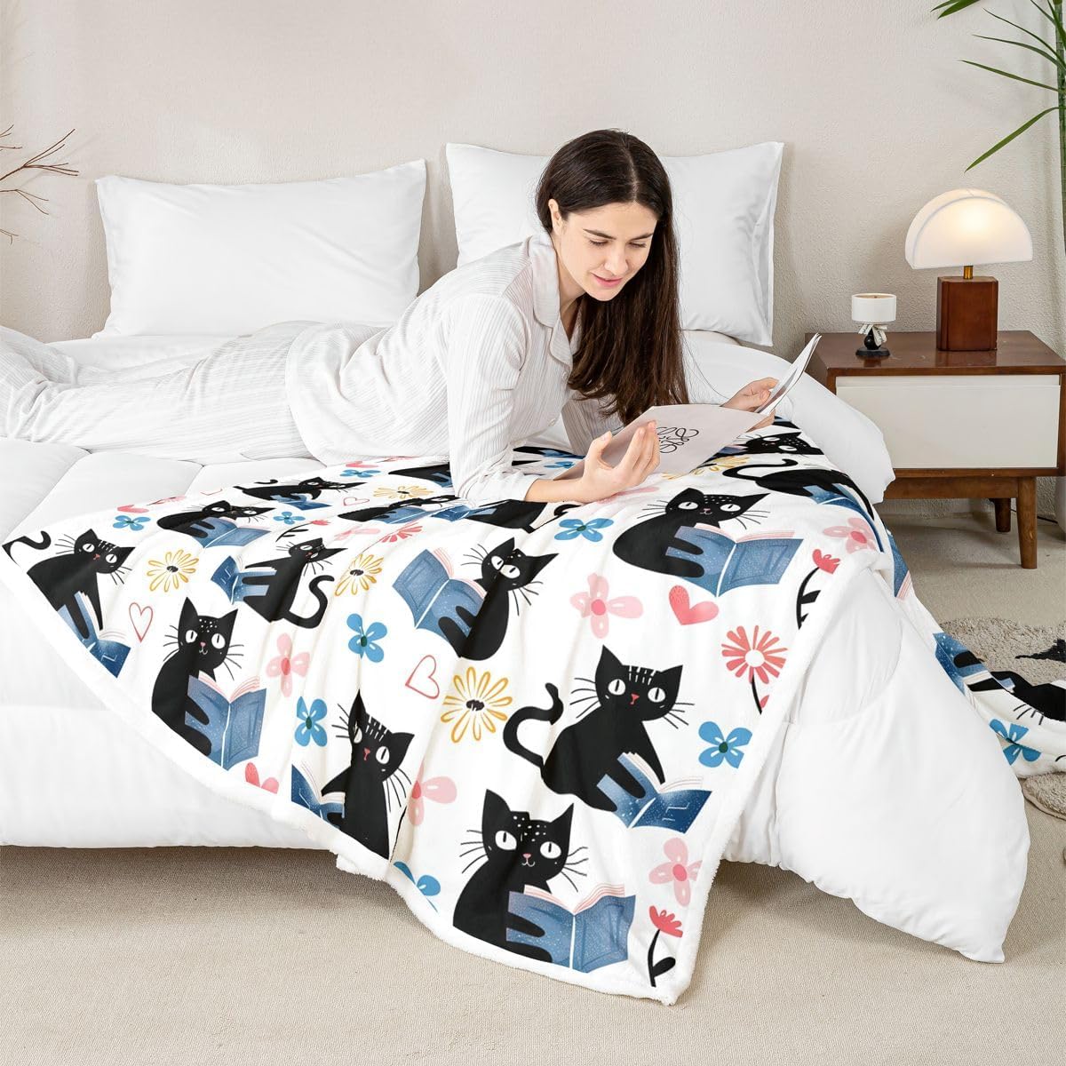 Erosebridal Kawaii Pet Cat Sherpa Blanket Black Kitten Cat Lovers Fuzzy Plush Throw Trendy Preppy Florals Fleece Blanket for Kids Adults Cute Animals Reading Aesthetic Decor for Bed Couch Twin Size