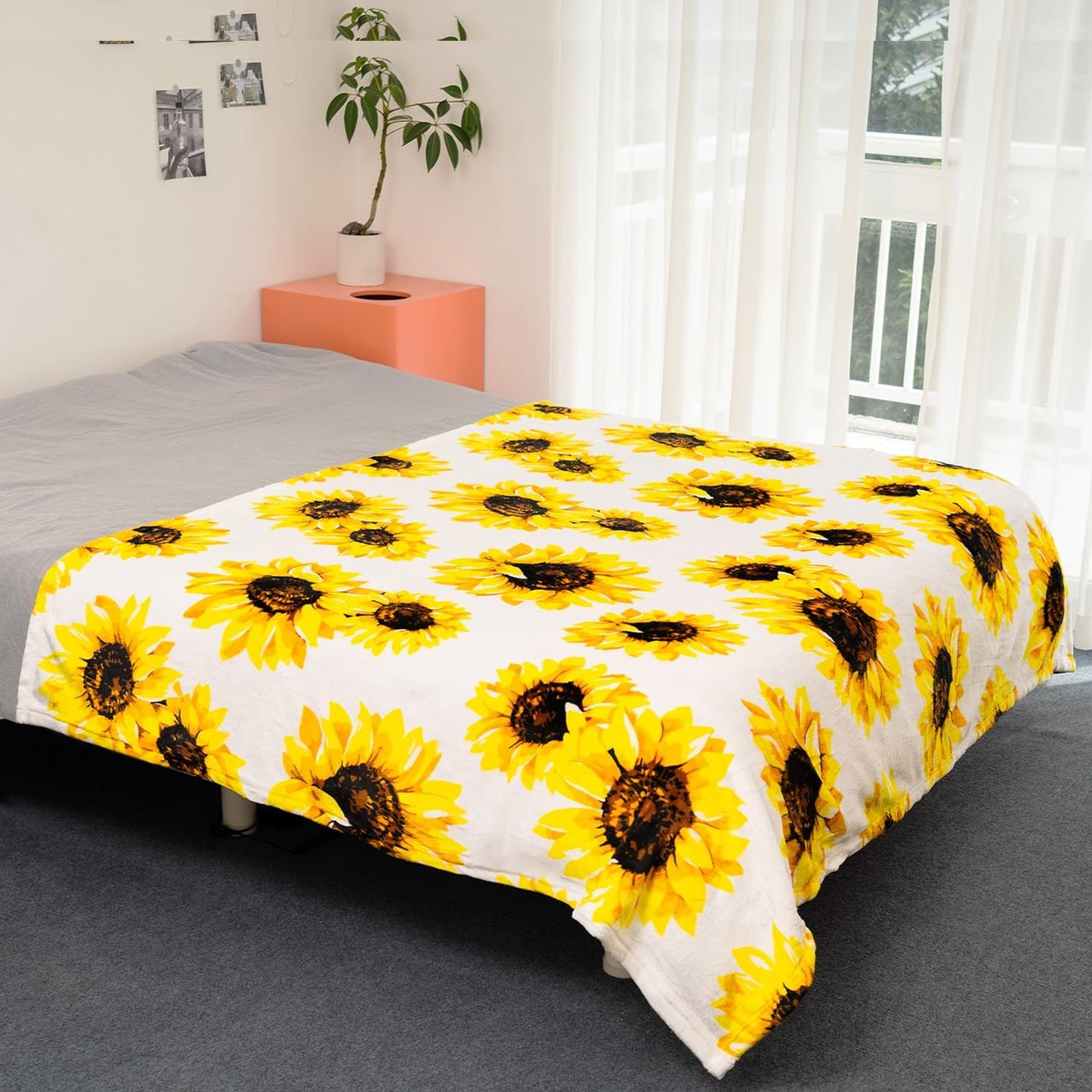 HommomH Sunflower Throw Blanket 50" x 60", Gifts for Sunflower Lovers Women Girls, White